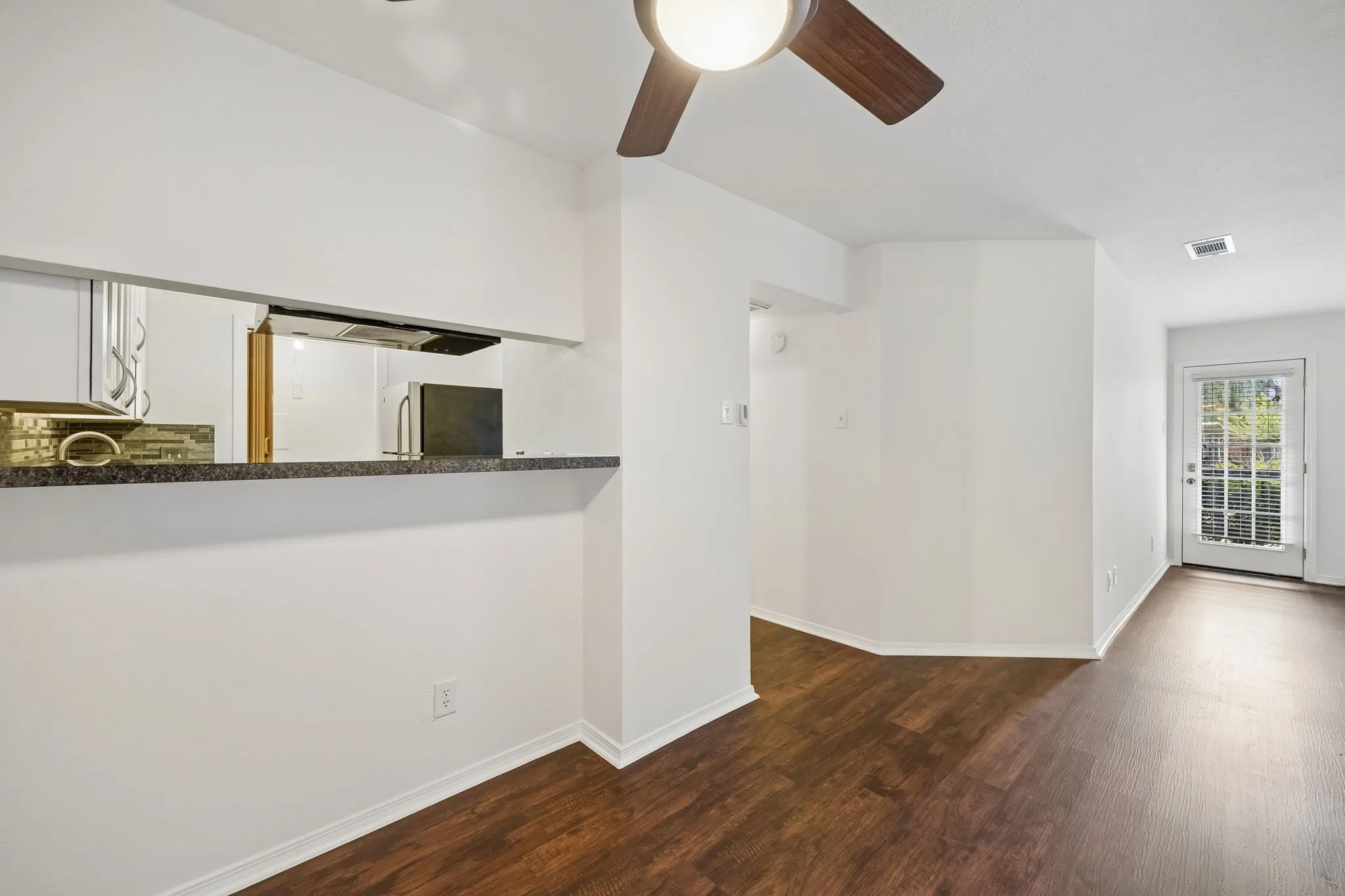 Condominium For Sale in Collin County , 18333 Roehampton Drive 315, Dallas, Texas 75252, 2 Bedroom, 1 Bathroom, Garage spaces, 737 Sqft, built in 1985, mls#21297990, Real Estate Agent in Dallas, Homes For Sale in Collin county, Homes For Sale in Dallas, Realtor in Dallas Texas, Real Estate Brokerage Independent Realty Texas, Luminita Cordes Realtor