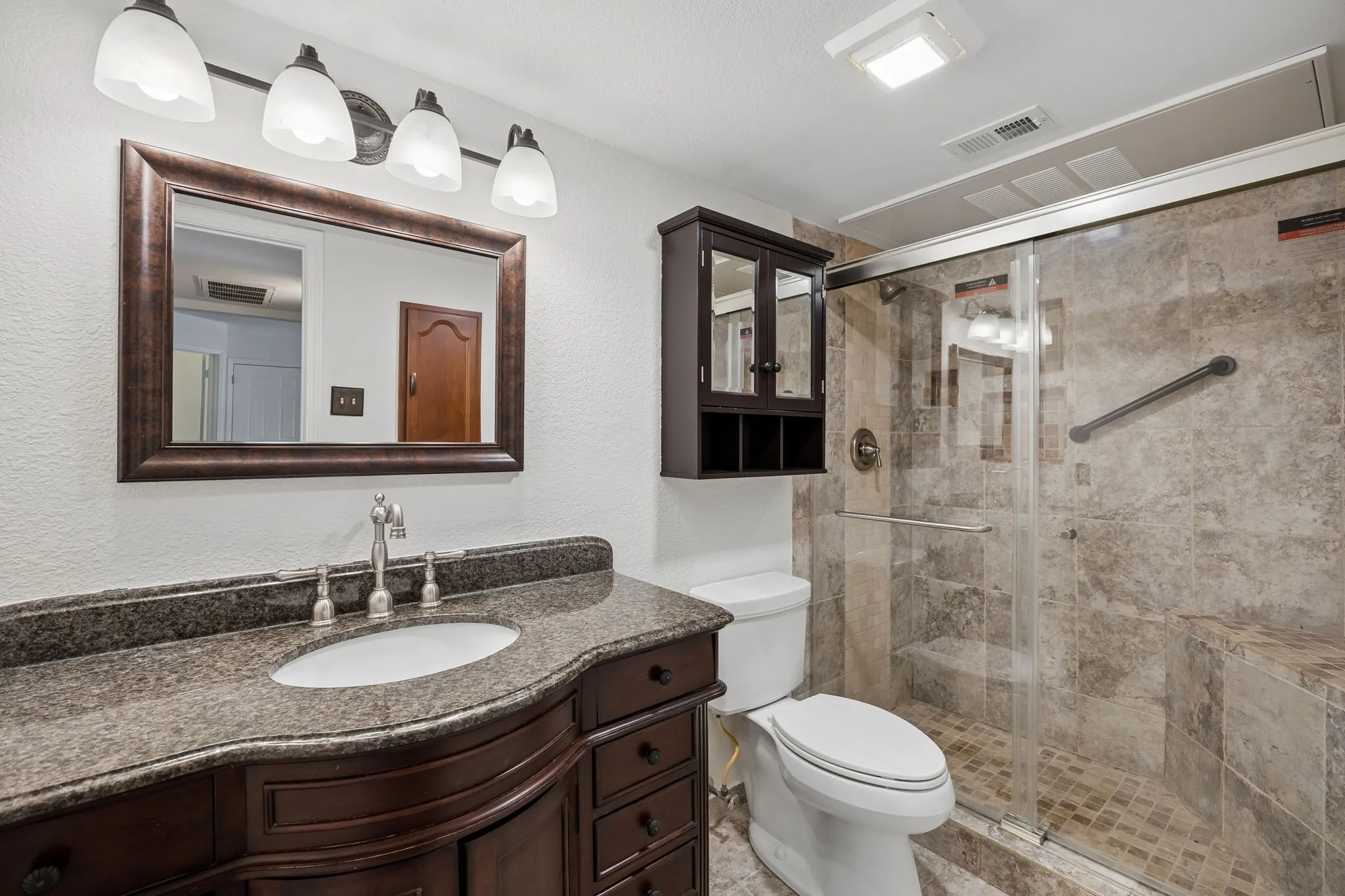 Condominium For Sale in Collin County , 18333 Roehampton Drive 315, Dallas, Texas 75252, 2 Bedroom, 1 Bathroom, Garage spaces, 737 Sqft, built in 1985, mls#21297990, Real Estate Agent in Dallas, Homes For Sale in Collin county, Homes For Sale in Dallas, Realtor in Dallas Texas, Real Estate Brokerage Independent Realty Texas, Luminita Cordes Realtor