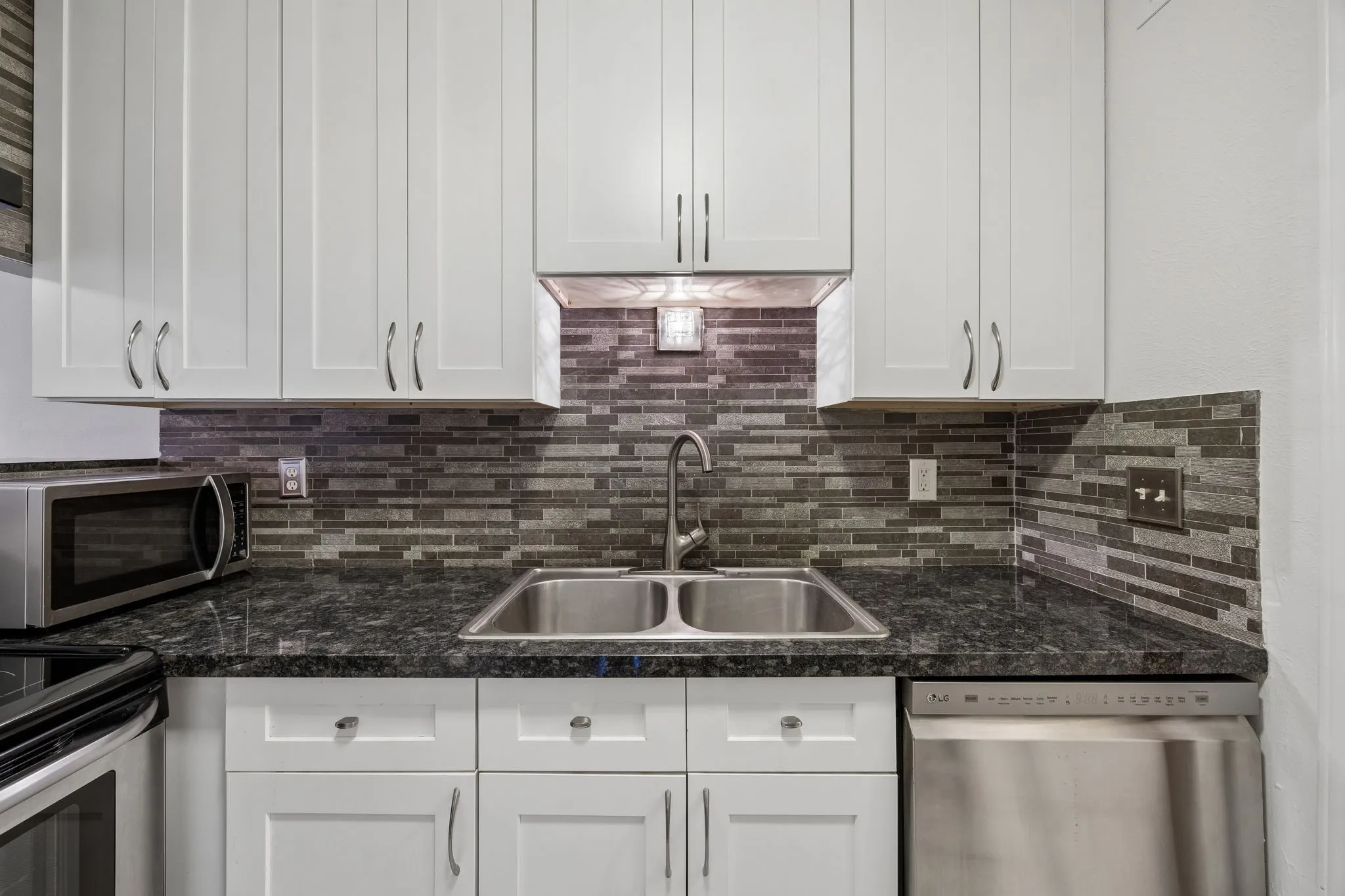 Condominium For Sale in Collin County , 18333 Roehampton Drive 315, Dallas, Texas 75252, 2 Bedroom, 1 Bathroom, Garage spaces, 737 Sqft, built in 1985, mls#21297990, Real Estate Agent in Dallas, Homes For Sale in Collin county, Homes For Sale in Dallas, Realtor in Dallas Texas, Real Estate Brokerage Independent Realty Texas, Luminita Cordes Realtor