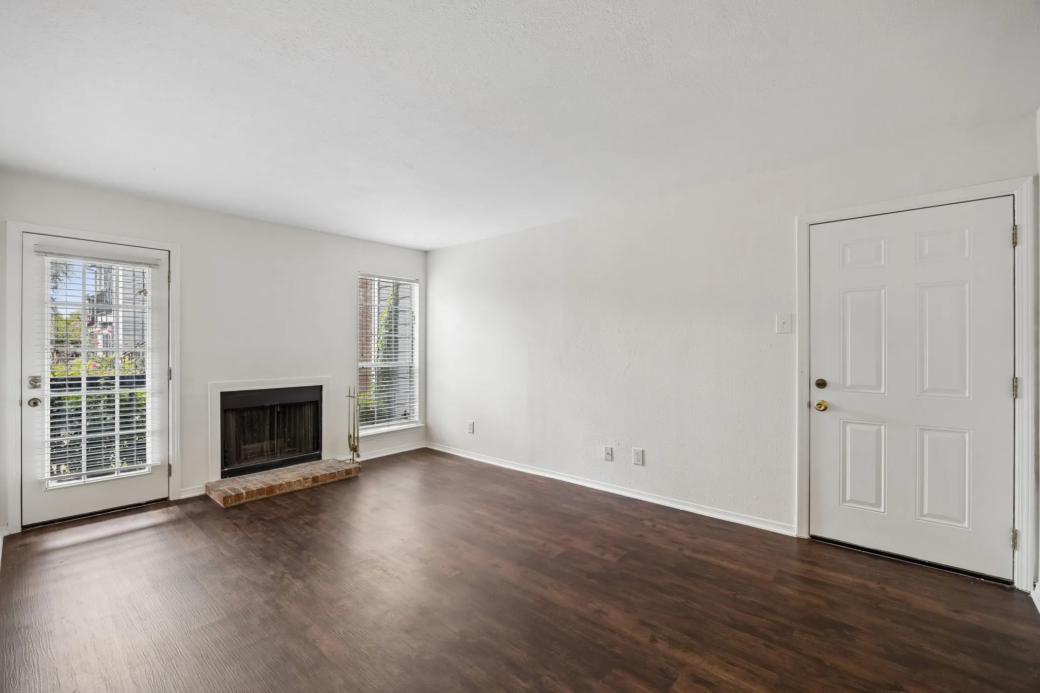 Condominium For Sale in Collin County , 18333 Roehampton Drive 315, Dallas, Texas 75252, 2 Bedroom, 1 Bathroom, Garage spaces, 737 Sqft, built in 1985, mls#21297990, Real Estate Agent in Dallas, Homes For Sale in Collin county, Homes For Sale in Dallas, Realtor in Dallas Texas, Real Estate Brokerage Independent Realty Texas, Luminita Cordes Realtor