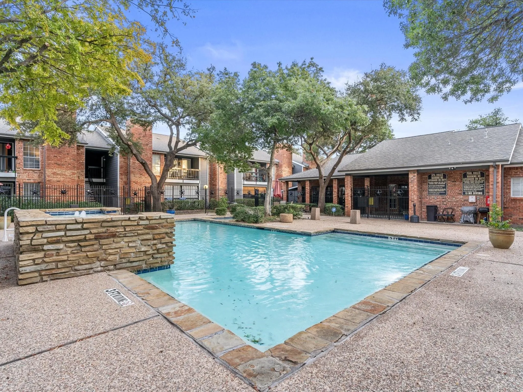 Condominium For Sale in Collin County , 18333 Roehampton Drive 315, Dallas, Texas 75252, 2 Bedroom, 1 Bathroom, Garage spaces, 737 Sqft, built in 1985, mls#21297990, Real Estate Agent in Dallas, Homes For Sale in Collin county, Homes For Sale in Dallas, Realtor in Dallas Texas, Real Estate Brokerage Independent Realty Texas, Luminita Cordes Realtor