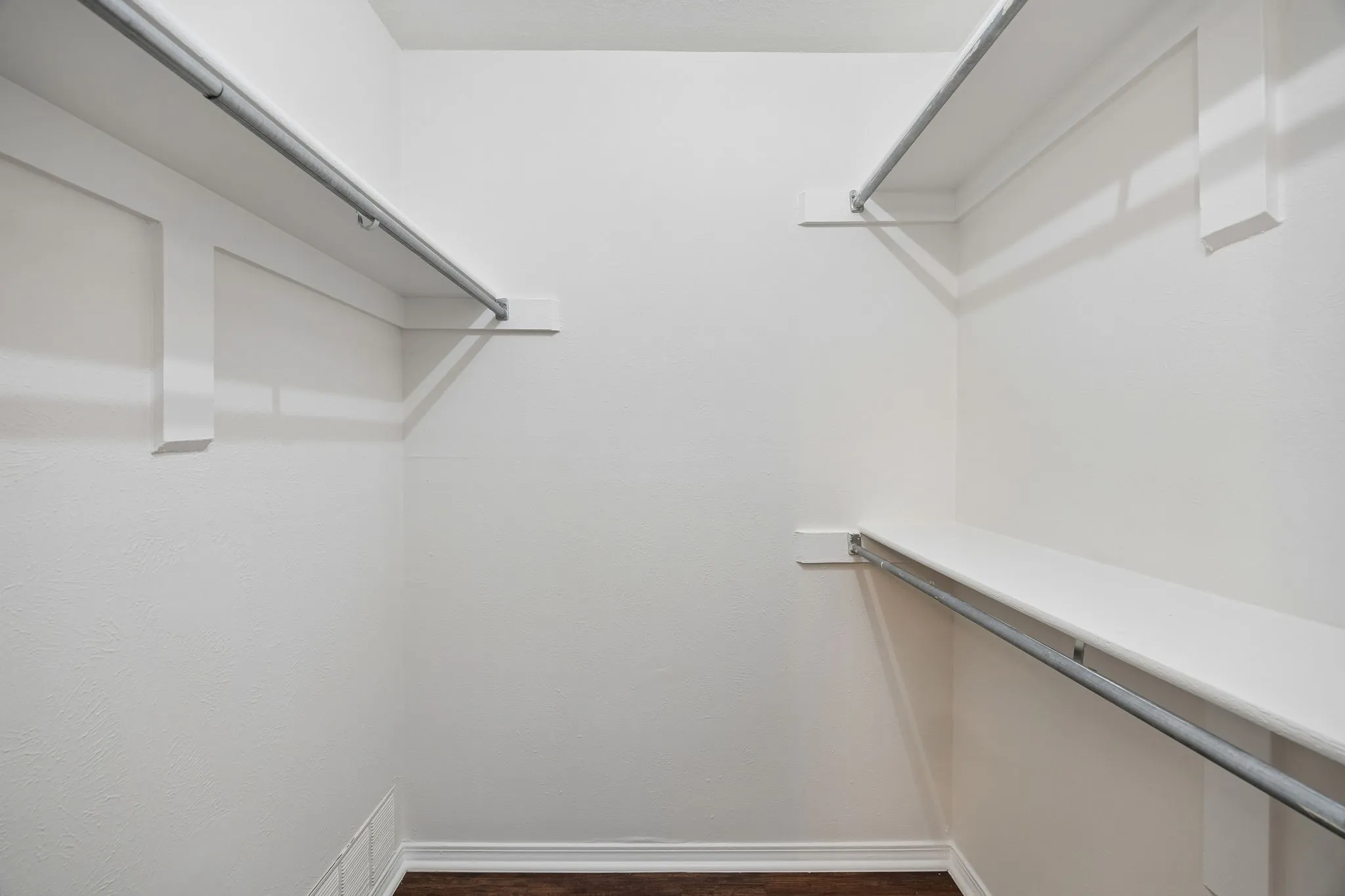 Condominium For Sale in Collin County , 18333 Roehampton Drive 315, Dallas, Texas 75252, 2 Bedroom, 1 Bathroom, Garage spaces, 737 Sqft, built in 1985, mls#21297990, Real Estate Agent in Dallas, Homes For Sale in Collin county, Homes For Sale in Dallas, Realtor in Dallas Texas, Real Estate Brokerage Independent Realty Texas, Luminita Cordes Realtor