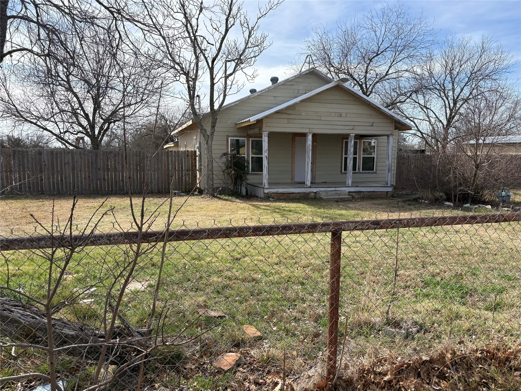 Single Family Residence For Sale in Eastland County , 616 Breckenridge Highway, Ranger, Texas 76470, 4 Bedroom, 2 Bathroom, Garage spaces, 2,016 Sqft, built in 1940, mls#21307669, Real Estate Agent in Ranger, Homes For Sale in Eastland county, Homes For Sale in Ranger, Realtor in Ranger Texas, Real Estate Brokerage Independent Realty Texas, Luminita Cordes Realtor