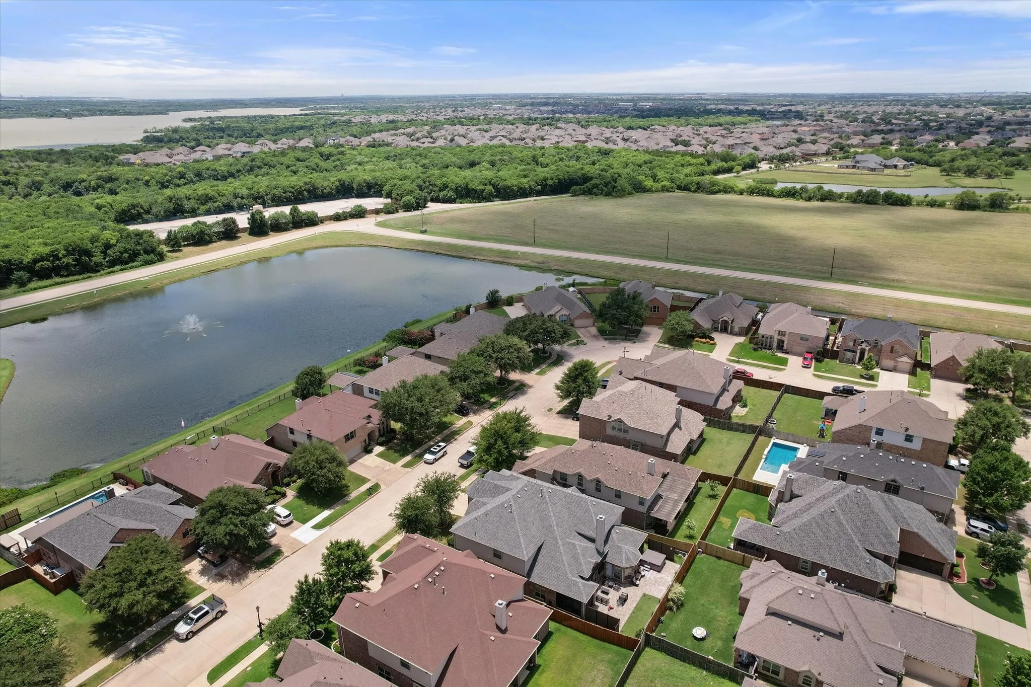 Single Family Residence For Sale in Tarrant County , 2739 Ferdinand, Grand Prairie, Texas 75054, 4 Bedroom, 4 Bathroom, 2 Garage spaces, 3,215 Sqft, built in 2006, mls#21306917, Real Estate Agent in Grand Prairie, Homes For Sale in Tarrant county, Homes For Sale in Grand Prairie, Realtor in Grand Prairie Texas, Real Estate Brokerage Independent Realty Texas, Luminita Cordes Realtor
