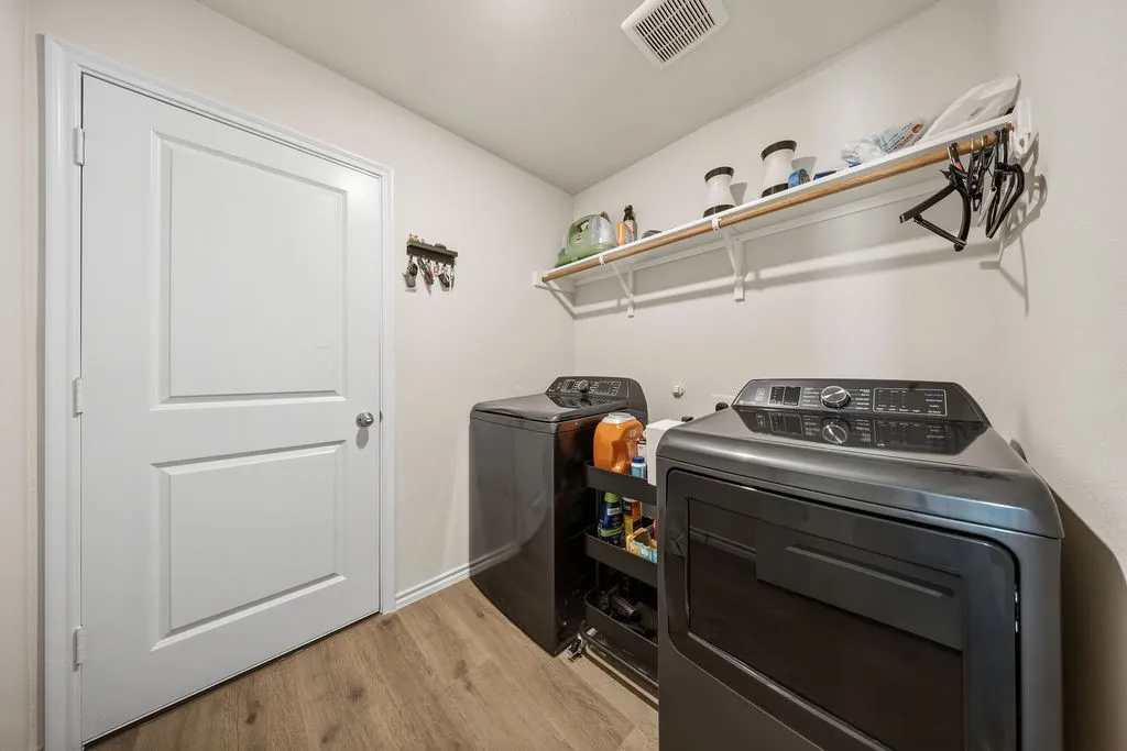 Single Family Residence For Sale in Fannin County , 206 Nokota Drive, Leonard, Texas 75452, 4 Bedroom, 2 Bathroom, 2 Garage spaces, 1,761 Sqft, built in 2025, mls#21298668, Real Estate Agent in Leonard, Homes For Sale in Fannin county, Homes For Sale in Leonard, Realtor in Leonard Texas, Real Estate Brokerage Independent Realty Texas, Luminita Cordes Realtor