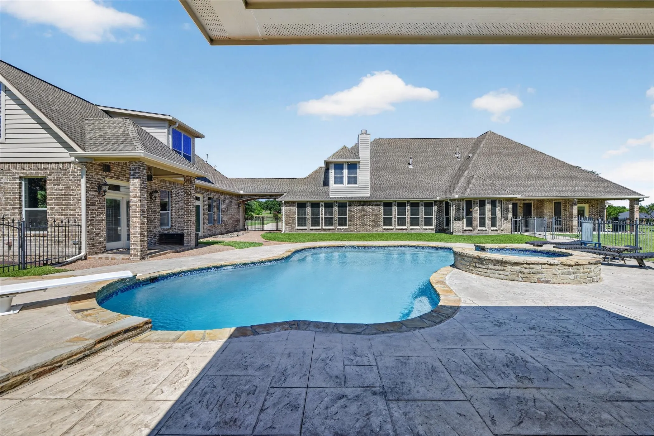 Single Family Residence For Sale in Parker County , 1224 Boling Ranch Road N, Azle, Texas 76020, 4 Bedroom, 4 Bathroom, 4 Garage spaces, 4,511 Sqft, built in 2001, mls#21307613, Real Estate Agent in Azle, Homes For Sale in Parker county, Homes For Sale in Azle, Realtor in Azle Texas, Real Estate Brokerage Independent Realty Texas, Luminita Cordes Realtor