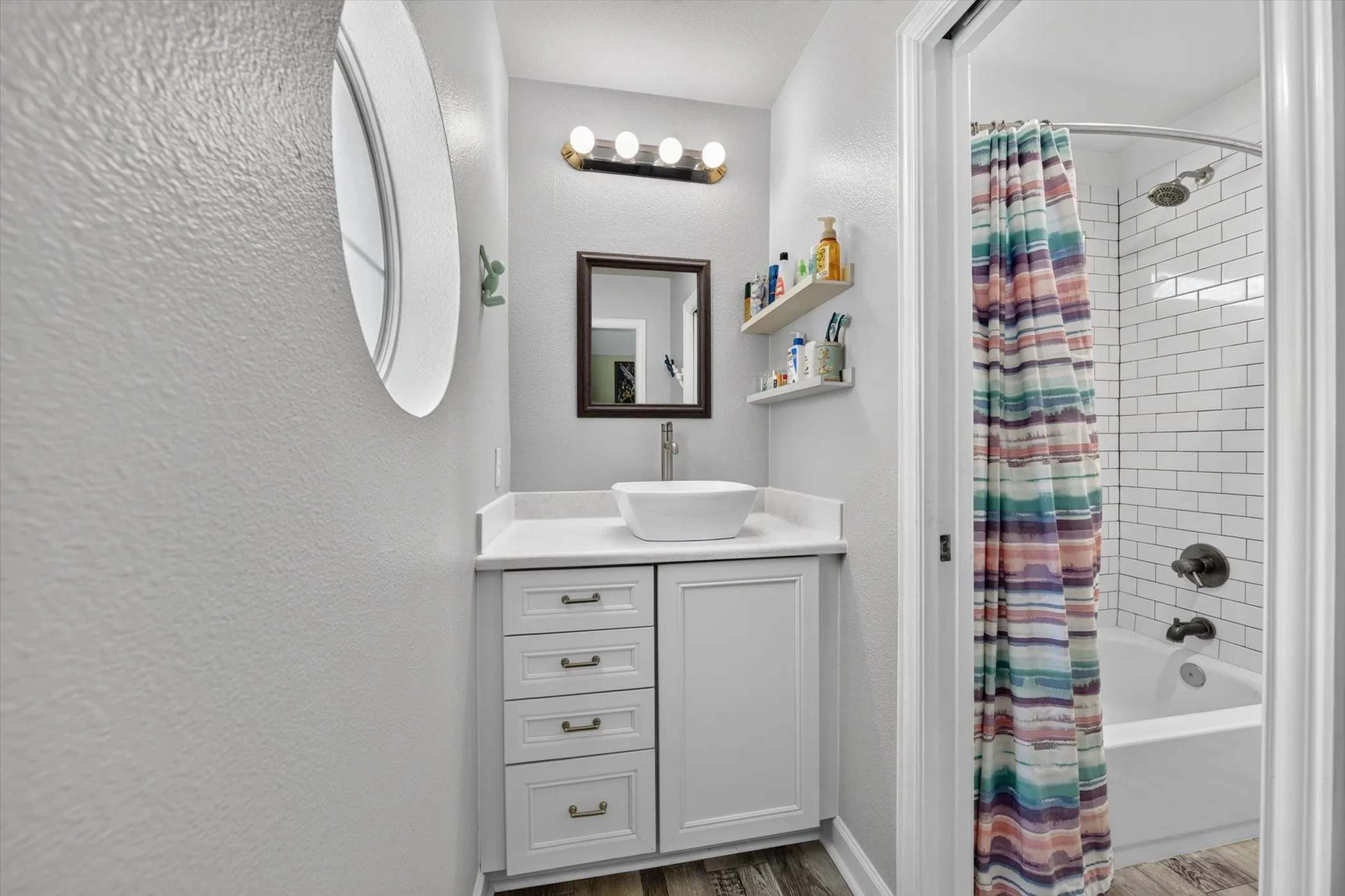Single Family Residence For Sale in Parker County , 1224 Boling Ranch Road N, Azle, Texas 76020, 4 Bedroom, 4 Bathroom, 4 Garage spaces, 4,511 Sqft, built in 2001, mls#21307613, Real Estate Agent in Azle, Homes For Sale in Parker county, Homes For Sale in Azle, Realtor in Azle Texas, Real Estate Brokerage Independent Realty Texas, Luminita Cordes Realtor