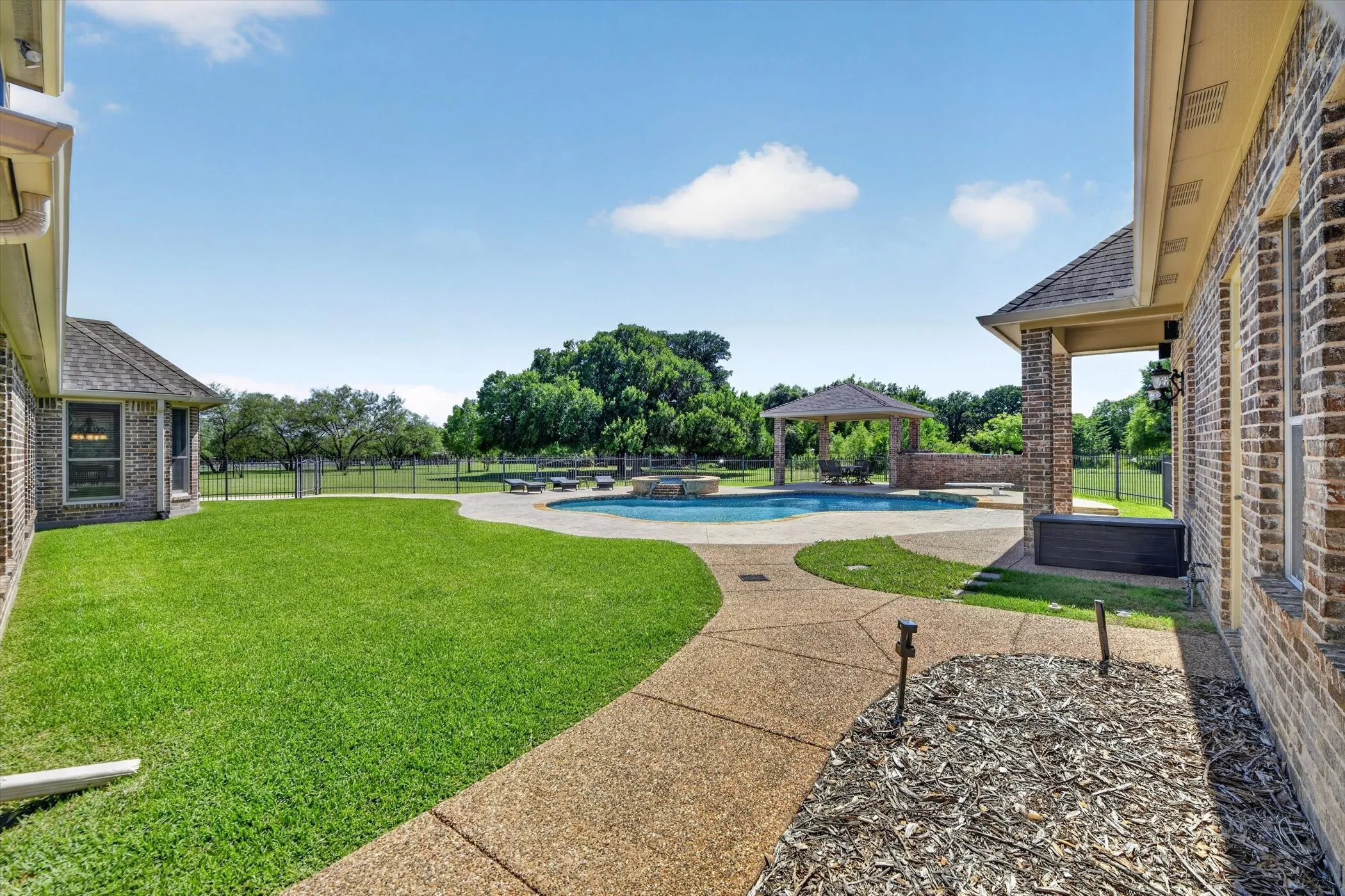 Single Family Residence For Sale in Parker County , 1224 Boling Ranch Road N, Azle, Texas 76020, 4 Bedroom, 4 Bathroom, 4 Garage spaces, 4,511 Sqft, built in 2001, mls#21307613, Real Estate Agent in Azle, Homes For Sale in Parker county, Homes For Sale in Azle, Realtor in Azle Texas, Real Estate Brokerage Independent Realty Texas, Luminita Cordes Realtor