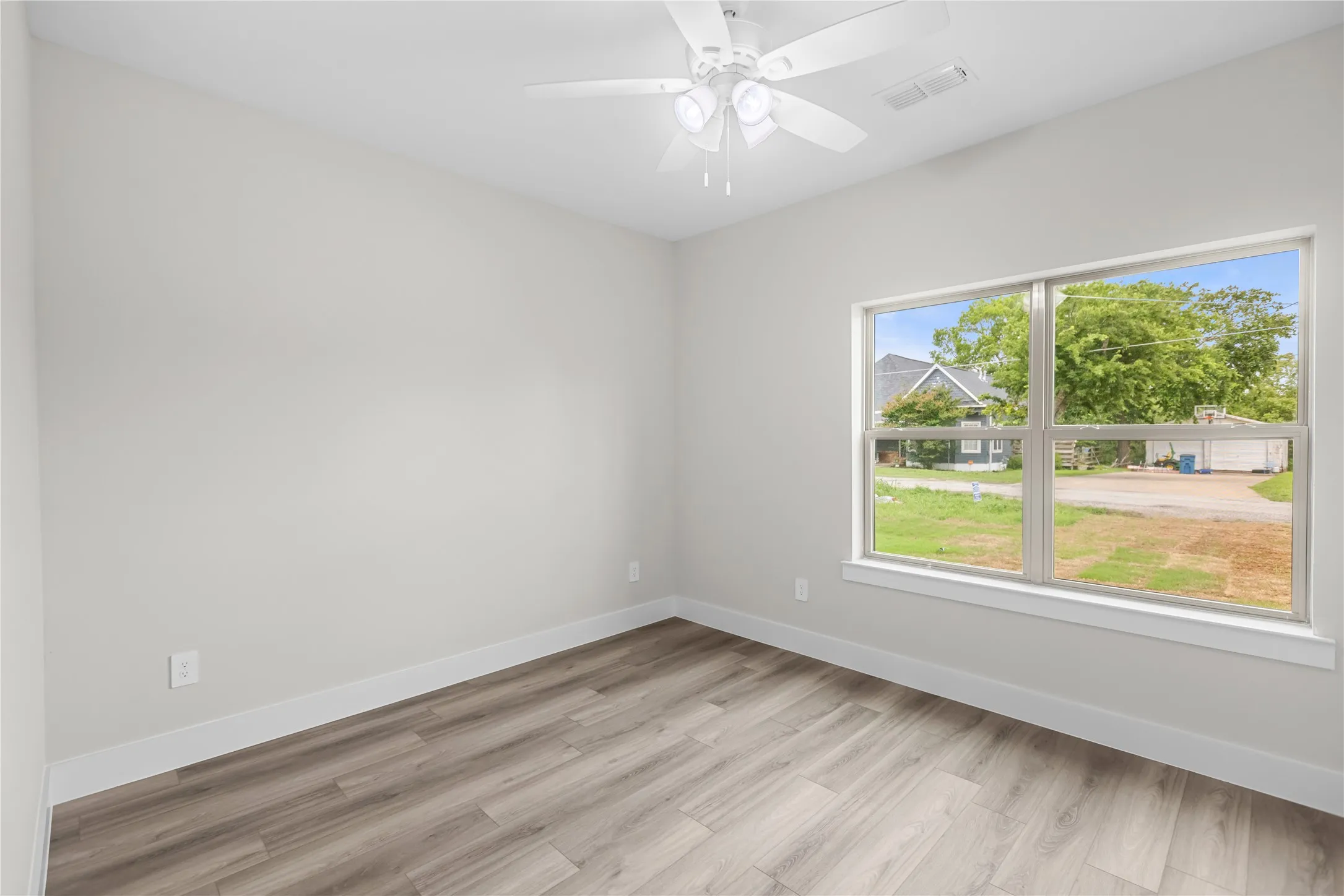 Single Family Residence For Sale in Grayson County , 106 N Lackey Street, Tom Bean, Texas 75489, 3 Bedroom, 2 Bathroom, 2 Garage spaces, 1,521 Sqft, built in 2026, mls#21307524, Real Estate Agent in Tom Bean, Homes For Sale in Grayson county, Homes For Sale in Tom Bean, Realtor in Tom Bean Texas, Real Estate Brokerage Independent Realty Texas, Luminita Cordes Realtor