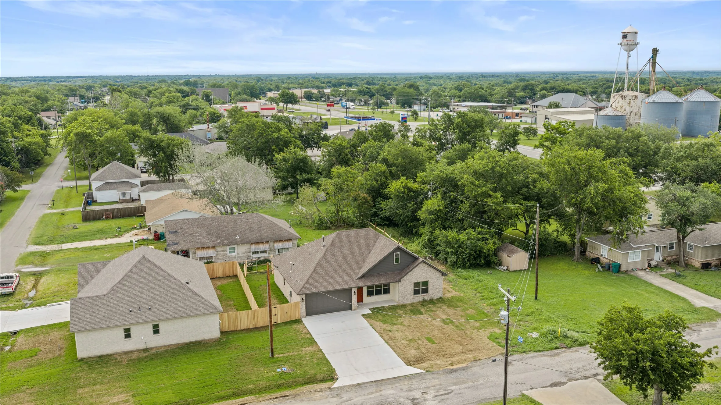 Single Family Residence For Sale in Grayson County , 106 N Lackey Street, Tom Bean, Texas 75489, 3 Bedroom, 2 Bathroom, 2 Garage spaces, 1,521 Sqft, built in 2026, mls#21307524, Real Estate Agent in Tom Bean, Homes For Sale in Grayson county, Homes For Sale in Tom Bean, Realtor in Tom Bean Texas, Real Estate Brokerage Independent Realty Texas, Luminita Cordes Realtor
