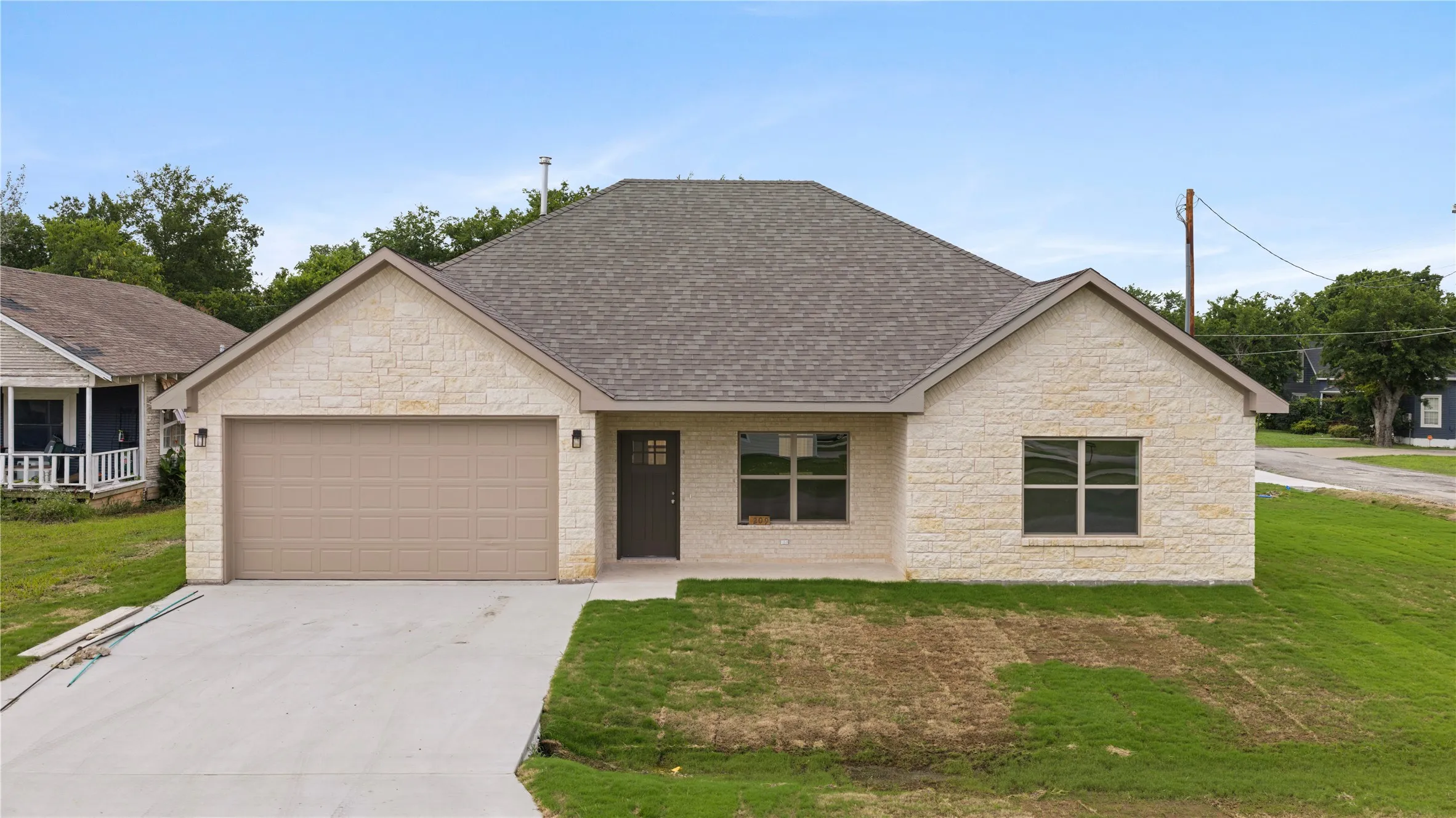 Single Family Residence For Sale in Grayson County , 209 W Bonham Street, Tom Bean, Texas 75489, 3 Bedroom, 2 Bathroom, 2 Garage spaces, 1,521 Sqft, built in 2026, mls#21307587, Real Estate Agent in Tom Bean, Homes For Sale in Grayson county, Homes For Sale in Tom Bean, Realtor in Tom Bean Texas, Real Estate Brokerage Independent Realty Texas, Luminita Cordes Realtor