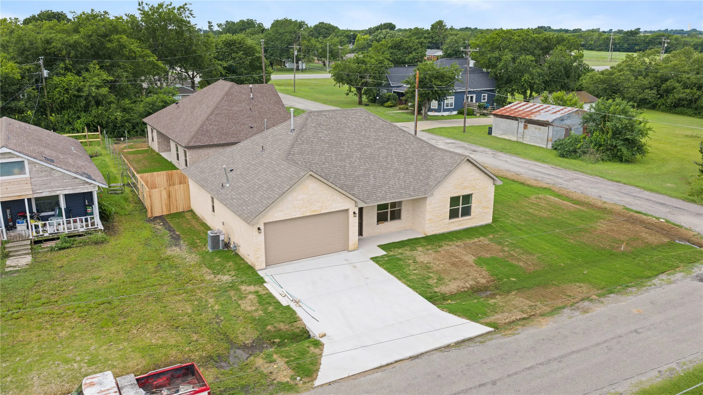 Single Family Residence For Sale in Grayson County , 209 W Bonham Street, Tom Bean, Texas 75489, 3 Bedroom, 2 Bathroom, 2 Garage spaces, 1,521 Sqft, built in 2026, mls#21307587, Real Estate Agent in Tom Bean, Homes For Sale in Grayson county, Homes For Sale in Tom Bean, Realtor in Tom Bean Texas, Real Estate Brokerage Independent Realty Texas, Luminita Cordes Realtor