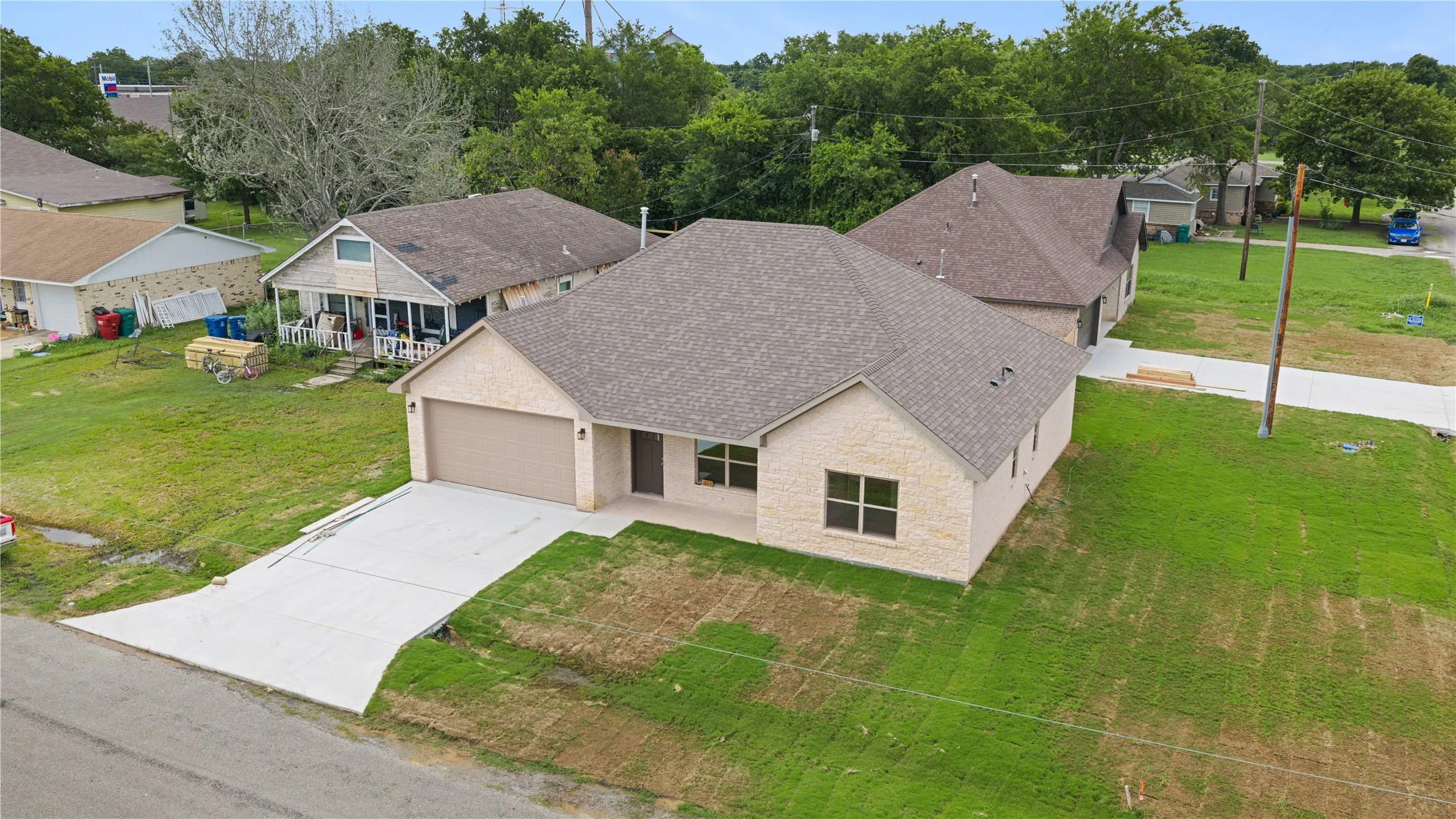 Single Family Residence For Sale in Grayson County , 209 W Bonham Street, Tom Bean, Texas 75489, 3 Bedroom, 2 Bathroom, 2 Garage spaces, 1,521 Sqft, built in 2026, mls#21307587, Real Estate Agent in Tom Bean, Homes For Sale in Grayson county, Homes For Sale in Tom Bean, Realtor in Tom Bean Texas, Real Estate Brokerage Independent Realty Texas, Luminita Cordes Realtor