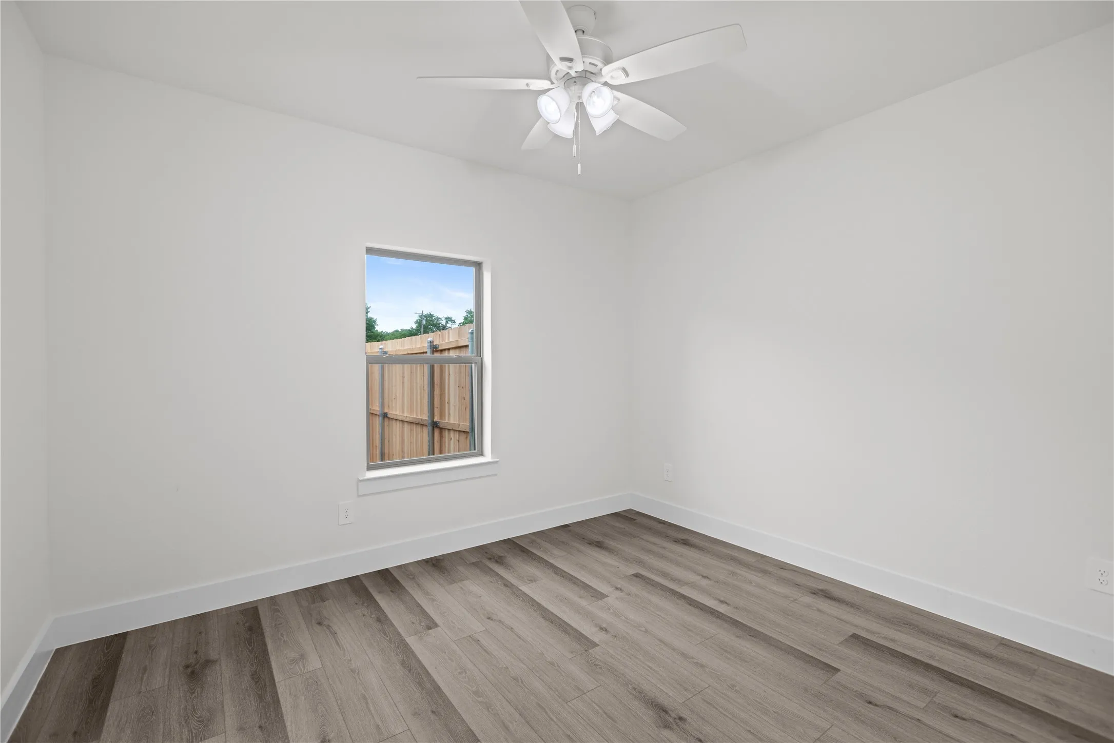 Single Family Residence For Sale in Grayson County , 209 W Bonham Street, Tom Bean, Texas 75489, 3 Bedroom, 2 Bathroom, 2 Garage spaces, 1,521 Sqft, built in 2026, mls#21307587, Real Estate Agent in Tom Bean, Homes For Sale in Grayson county, Homes For Sale in Tom Bean, Realtor in Tom Bean Texas, Real Estate Brokerage Independent Realty Texas, Luminita Cordes Realtor