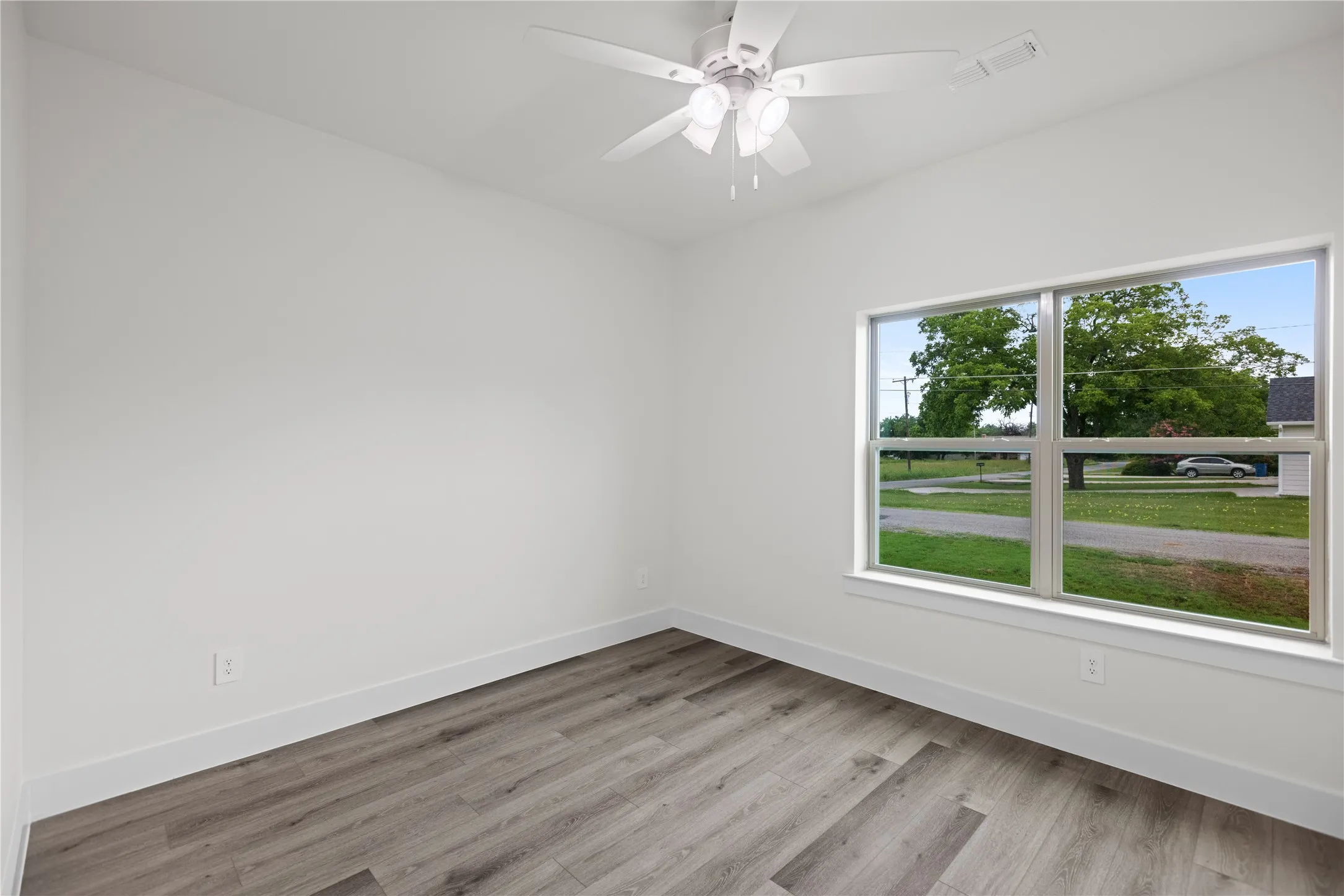 Single Family Residence For Sale in Grayson County , 209 W Bonham Street, Tom Bean, Texas 75489, 3 Bedroom, 2 Bathroom, 2 Garage spaces, 1,521 Sqft, built in 2026, mls#21307587, Real Estate Agent in Tom Bean, Homes For Sale in Grayson county, Homes For Sale in Tom Bean, Realtor in Tom Bean Texas, Real Estate Brokerage Independent Realty Texas, Luminita Cordes Realtor