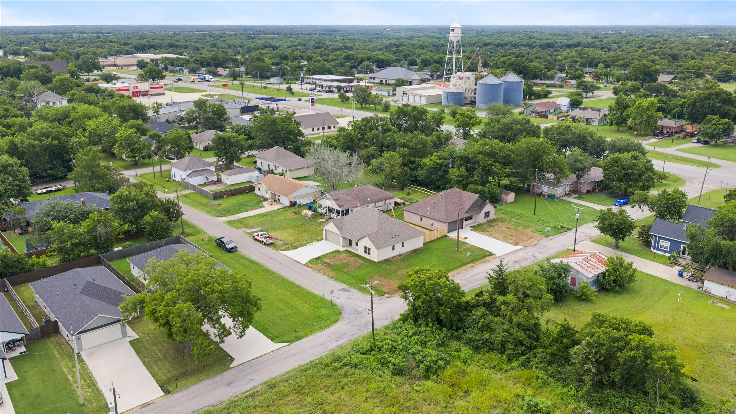 Single Family Residence For Sale in Grayson County , 209 W Bonham Street, Tom Bean, Texas 75489, 3 Bedroom, 2 Bathroom, 2 Garage spaces, 1,521 Sqft, built in 2026, mls#21307587, Real Estate Agent in Tom Bean, Homes For Sale in Grayson county, Homes For Sale in Tom Bean, Realtor in Tom Bean Texas, Real Estate Brokerage Independent Realty Texas, Luminita Cordes Realtor