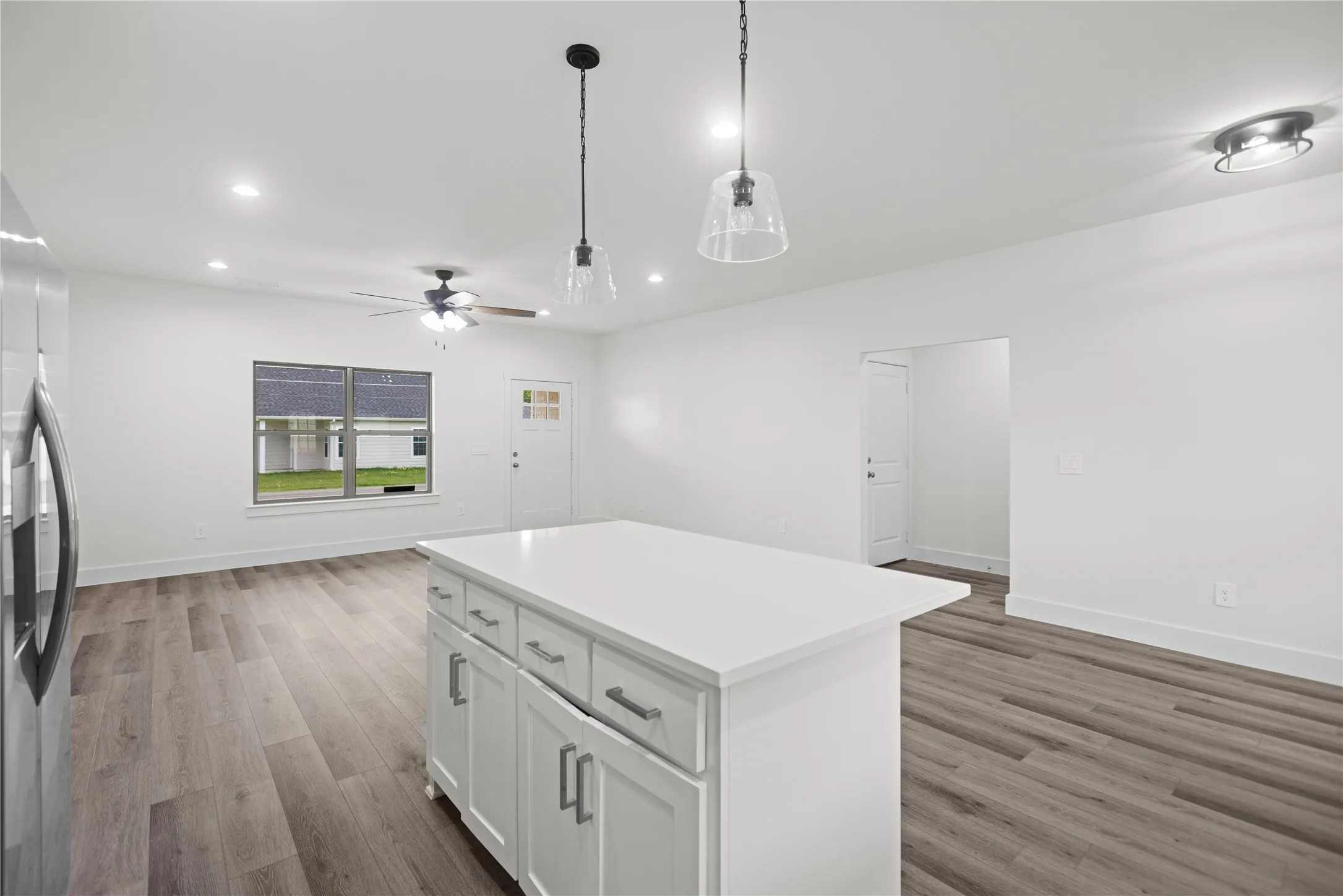 Single Family Residence For Sale in Grayson County , 209 W Bonham Street, Tom Bean, Texas 75489, 3 Bedroom, 2 Bathroom, 2 Garage spaces, 1,521 Sqft, built in 2026, mls#21307587, Real Estate Agent in Tom Bean, Homes For Sale in Grayson county, Homes For Sale in Tom Bean, Realtor in Tom Bean Texas, Real Estate Brokerage Independent Realty Texas, Luminita Cordes Realtor