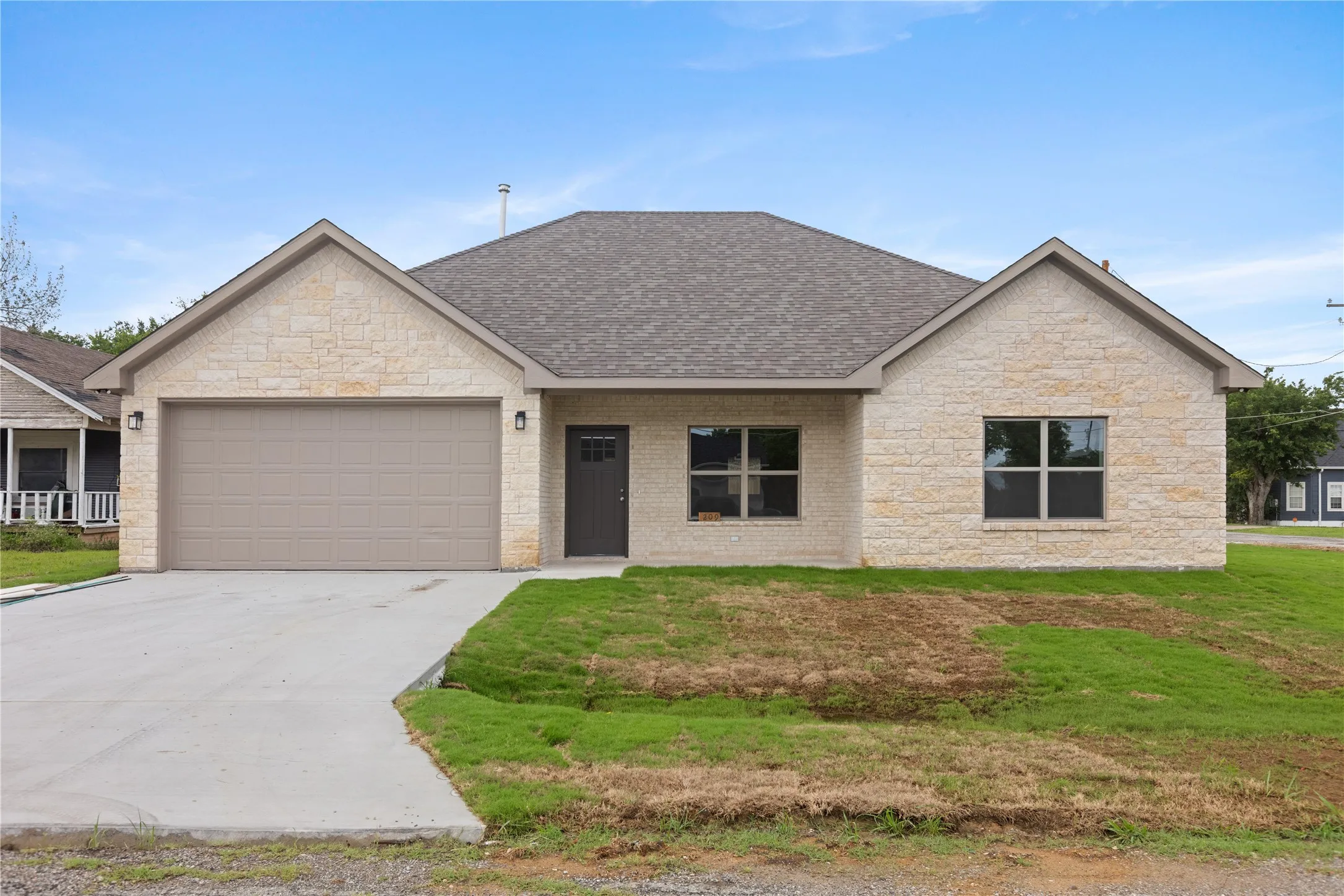 Single Family Residence For Sale in Grayson County , 209 W Bonham Street, Tom Bean, Texas 75489, 3 Bedroom, 2 Bathroom, 2 Garage spaces, 1,521 Sqft, built in 2026, mls#21307587, Real Estate Agent in Tom Bean, Homes For Sale in Grayson county, Homes For Sale in Tom Bean, Realtor in Tom Bean Texas, Real Estate Brokerage Independent Realty Texas, Luminita Cordes Realtor