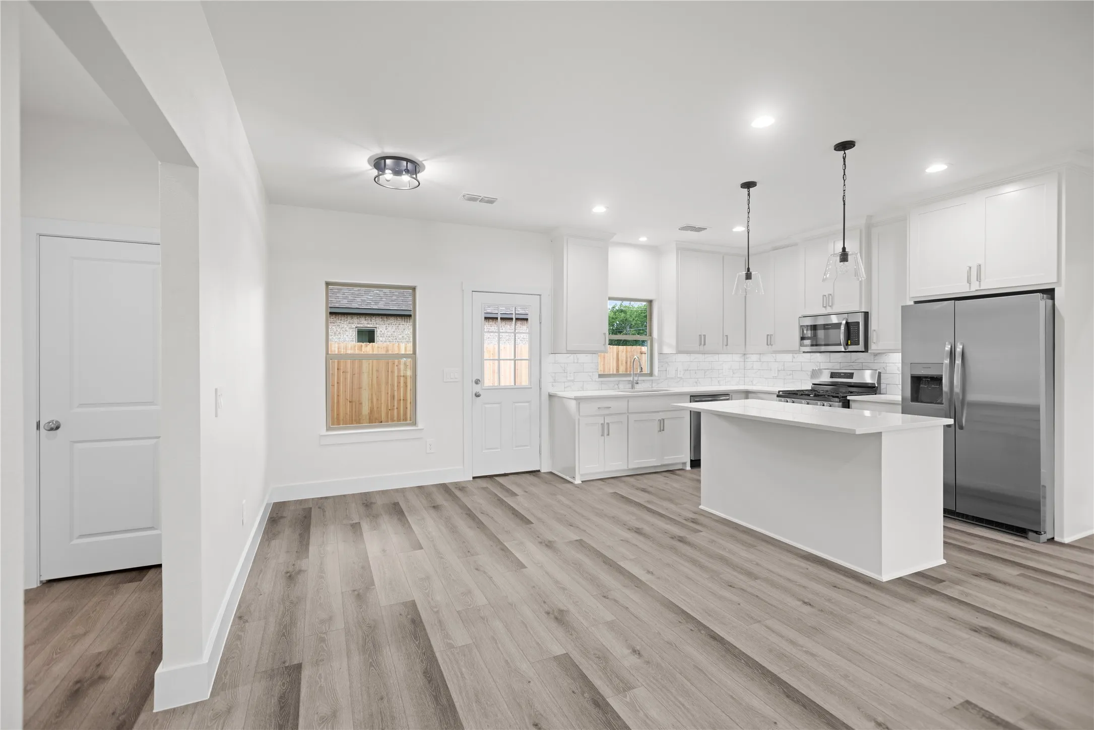 Single Family Residence For Sale in Grayson County , 209 W Bonham Street, Tom Bean, Texas 75489, 3 Bedroom, 2 Bathroom, 2 Garage spaces, 1,521 Sqft, built in 2026, mls#21307587, Real Estate Agent in Tom Bean, Homes For Sale in Grayson county, Homes For Sale in Tom Bean, Realtor in Tom Bean Texas, Real Estate Brokerage Independent Realty Texas, Luminita Cordes Realtor
