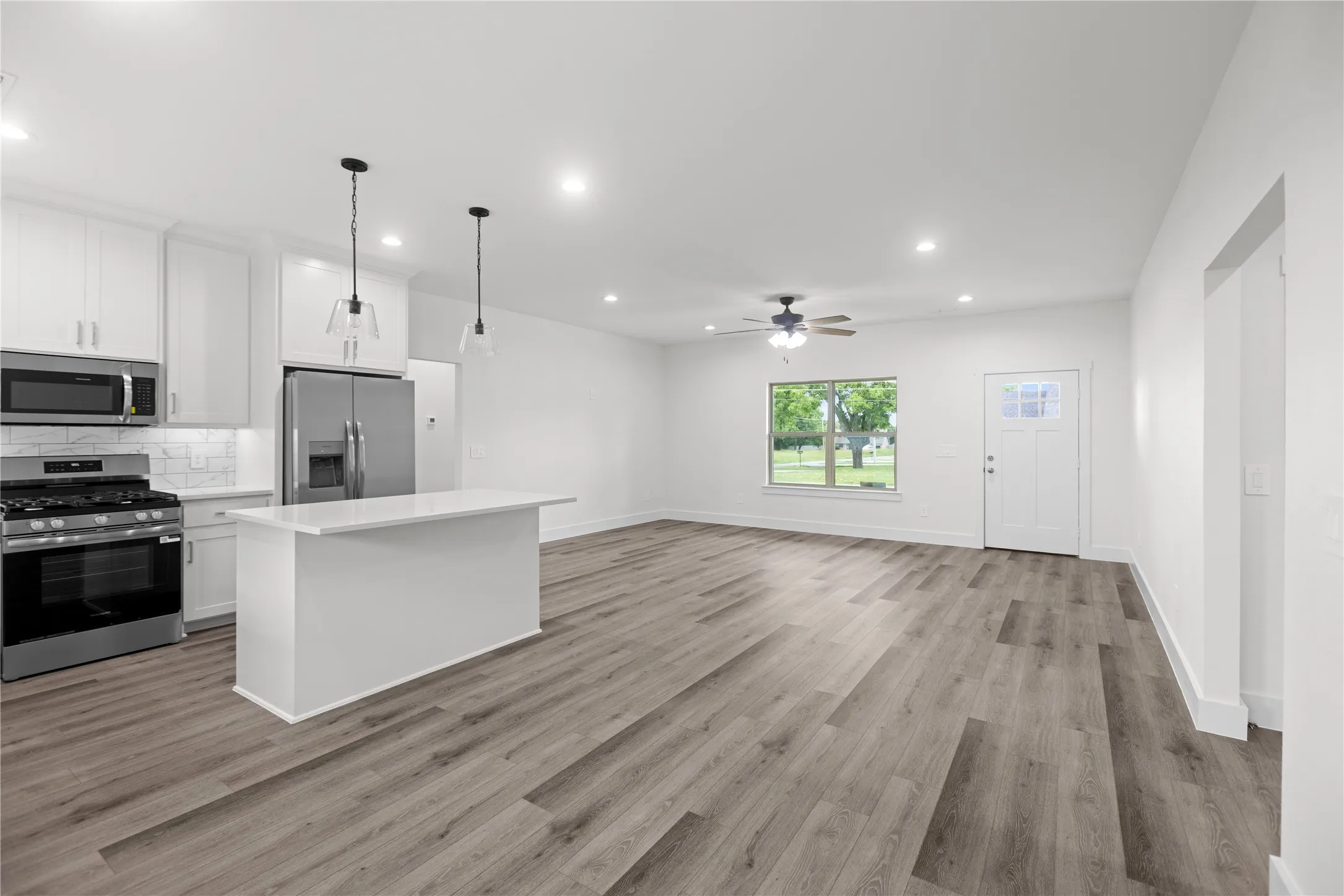 Single Family Residence For Sale in Grayson County , 209 W Bonham Street, Tom Bean, Texas 75489, 3 Bedroom, 2 Bathroom, 2 Garage spaces, 1,521 Sqft, built in 2026, mls#21307587, Real Estate Agent in Tom Bean, Homes For Sale in Grayson county, Homes For Sale in Tom Bean, Realtor in Tom Bean Texas, Real Estate Brokerage Independent Realty Texas, Luminita Cordes Realtor