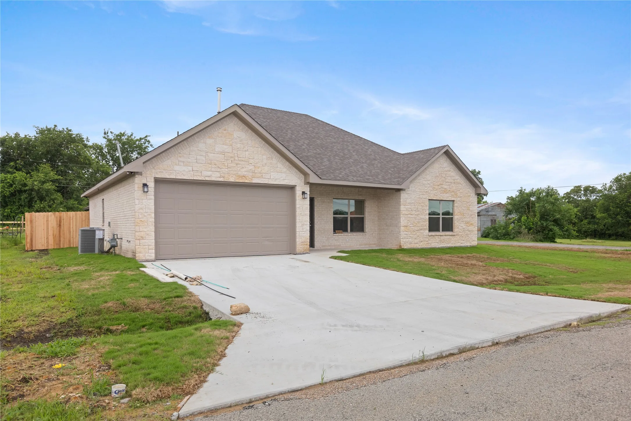 Single Family Residence For Sale in Grayson County , 209 W Bonham Street, Tom Bean, Texas 75489, 3 Bedroom, 2 Bathroom, 2 Garage spaces, 1,521 Sqft, built in 2026, mls#21307587, Real Estate Agent in Tom Bean, Homes For Sale in Grayson county, Homes For Sale in Tom Bean, Realtor in Tom Bean Texas, Real Estate Brokerage Independent Realty Texas, Luminita Cordes Realtor