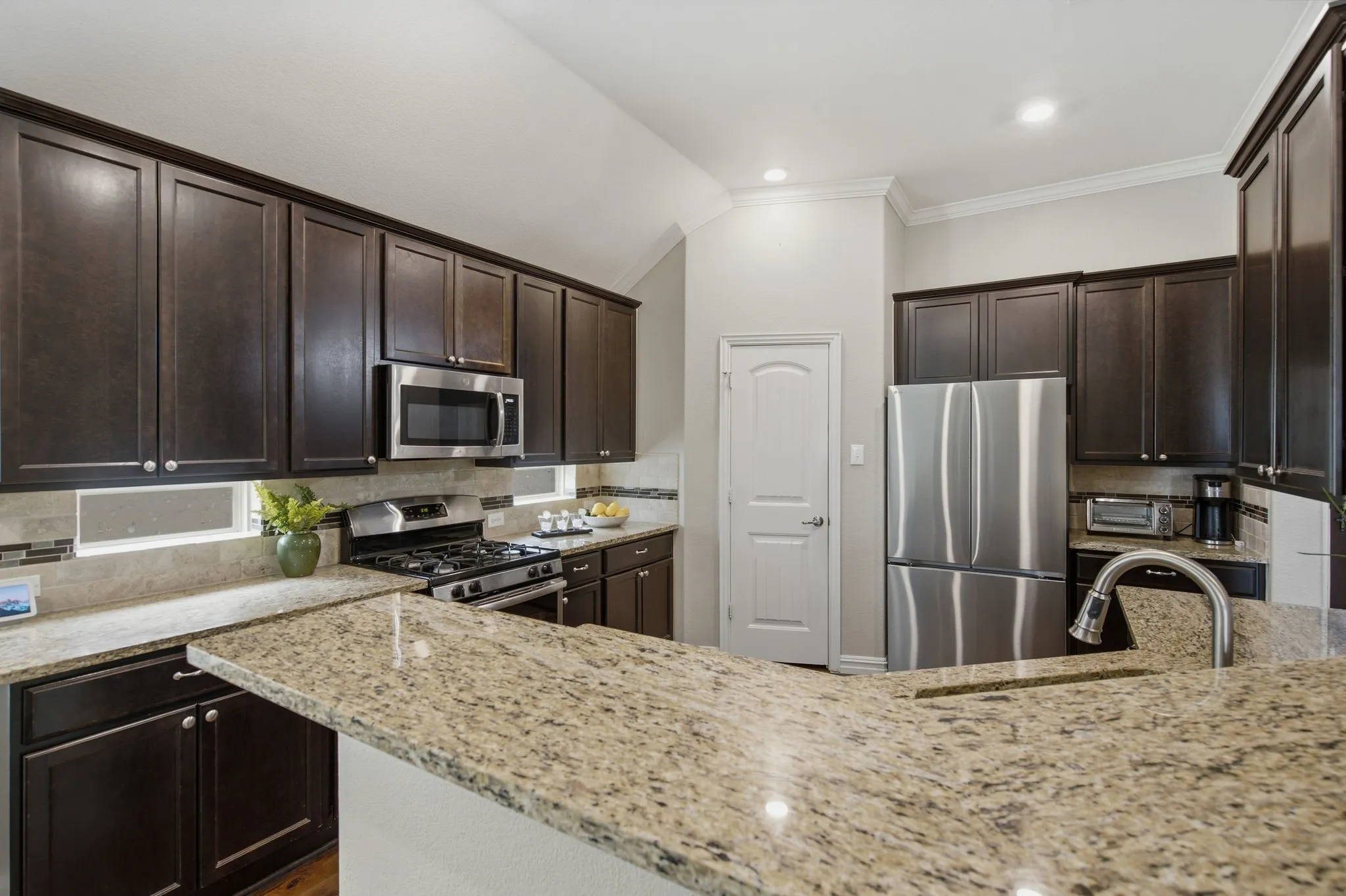 Single Family Residence For Sale in Tarrant County , 545 Salida Road, Fort Worth, Texas 76052, 3 Bedroom, 2 Bathroom, 2 Garage spaces, 1,874 Sqft, built in 2015, mls#21305054, Real Estate Agent in Fort Worth, Homes For Sale in Tarrant county, Homes For Sale in Fort Worth, Realtor in Fort Worth Texas, Real Estate Brokerage Independent Realty Texas, Luminita Cordes Realtor
