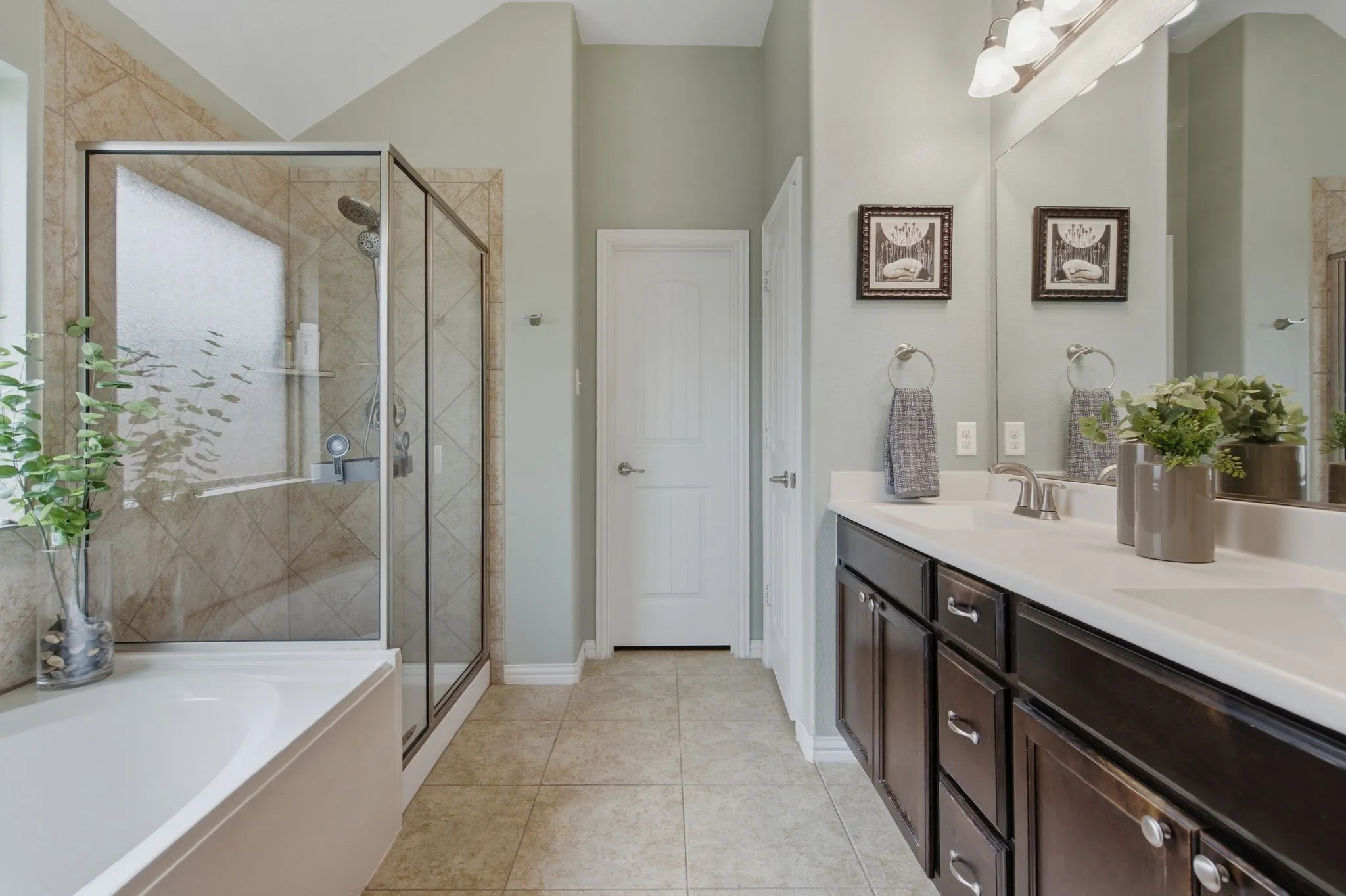 Single Family Residence For Sale in Tarrant County , 545 Salida Road, Fort Worth, Texas 76052, 3 Bedroom, 2 Bathroom, 2 Garage spaces, 1,874 Sqft, built in 2015, mls#21305054, Real Estate Agent in Fort Worth, Homes For Sale in Tarrant county, Homes For Sale in Fort Worth, Realtor in Fort Worth Texas, Real Estate Brokerage Independent Realty Texas, Luminita Cordes Realtor