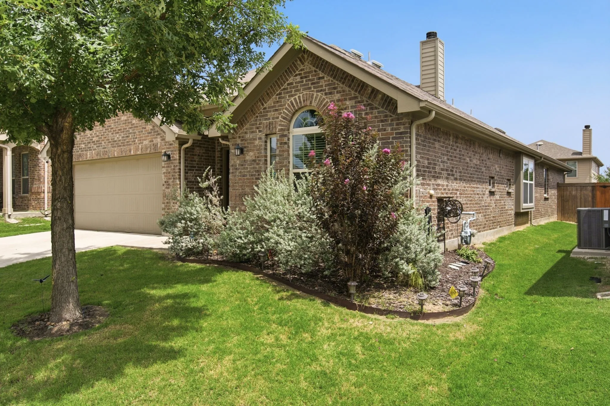 Single Family Residence For Sale in Tarrant County , 545 Salida Road, Fort Worth, Texas 76052, 3 Bedroom, 2 Bathroom, 2 Garage spaces, 1,874 Sqft, built in 2015, mls#21305054, Real Estate Agent in Fort Worth, Homes For Sale in Tarrant county, Homes For Sale in Fort Worth, Realtor in Fort Worth Texas, Real Estate Brokerage Independent Realty Texas, Luminita Cordes Realtor