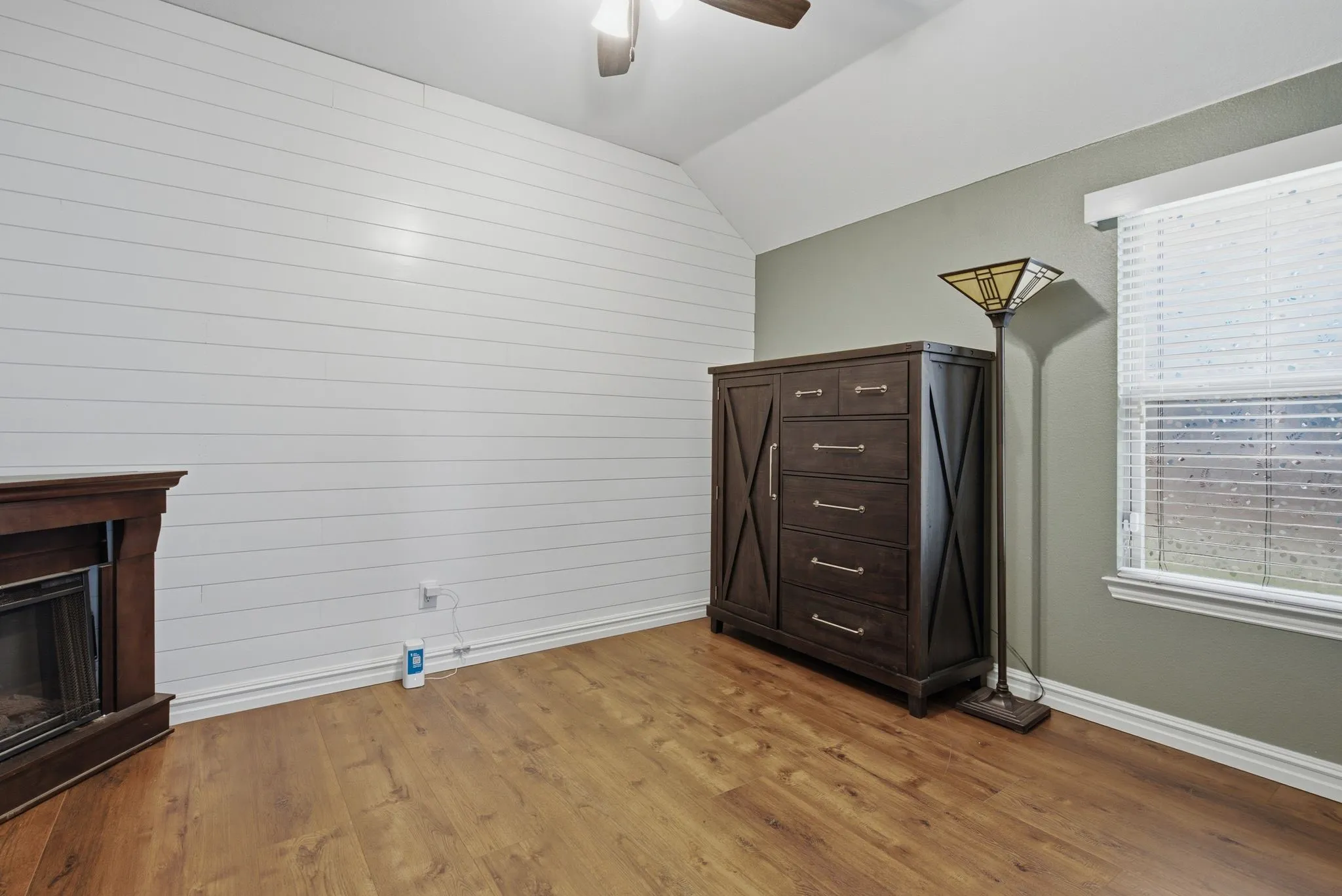 Single Family Residence For Sale in Tarrant County , 545 Salida Road, Fort Worth, Texas 76052, 3 Bedroom, 2 Bathroom, 2 Garage spaces, 1,874 Sqft, built in 2015, mls#21305054, Real Estate Agent in Fort Worth, Homes For Sale in Tarrant county, Homes For Sale in Fort Worth, Realtor in Fort Worth Texas, Real Estate Brokerage Independent Realty Texas, Luminita Cordes Realtor