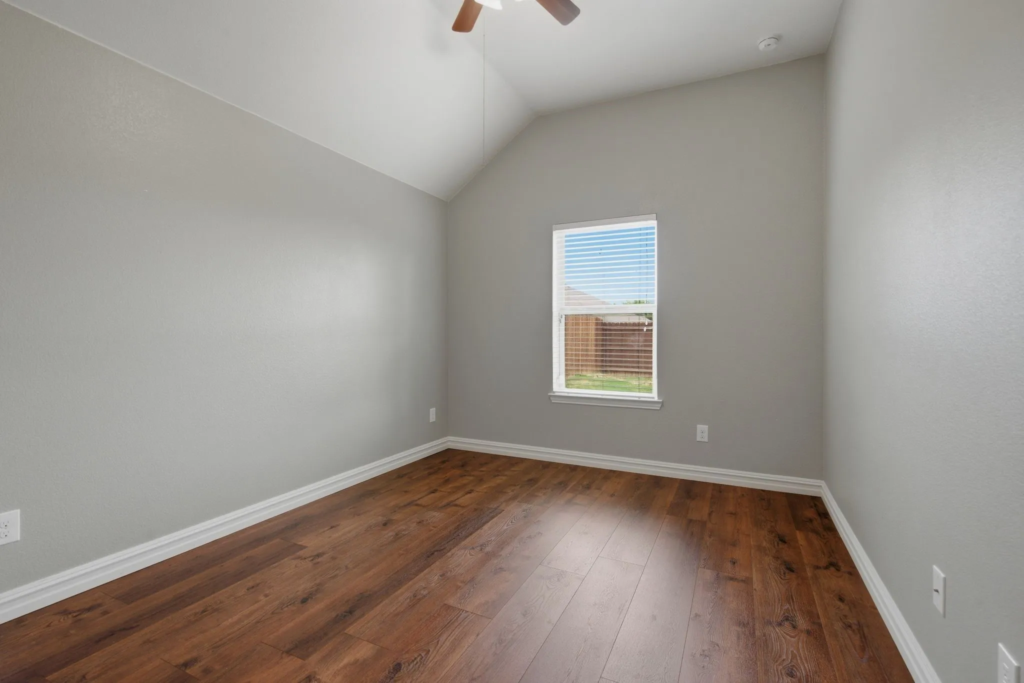 Single Family Residence For Sale in Tarrant County , 545 Salida Road, Fort Worth, Texas 76052, 3 Bedroom, 2 Bathroom, 2 Garage spaces, 1,874 Sqft, built in 2015, mls#21305054, Real Estate Agent in Fort Worth, Homes For Sale in Tarrant county, Homes For Sale in Fort Worth, Realtor in Fort Worth Texas, Real Estate Brokerage Independent Realty Texas, Luminita Cordes Realtor