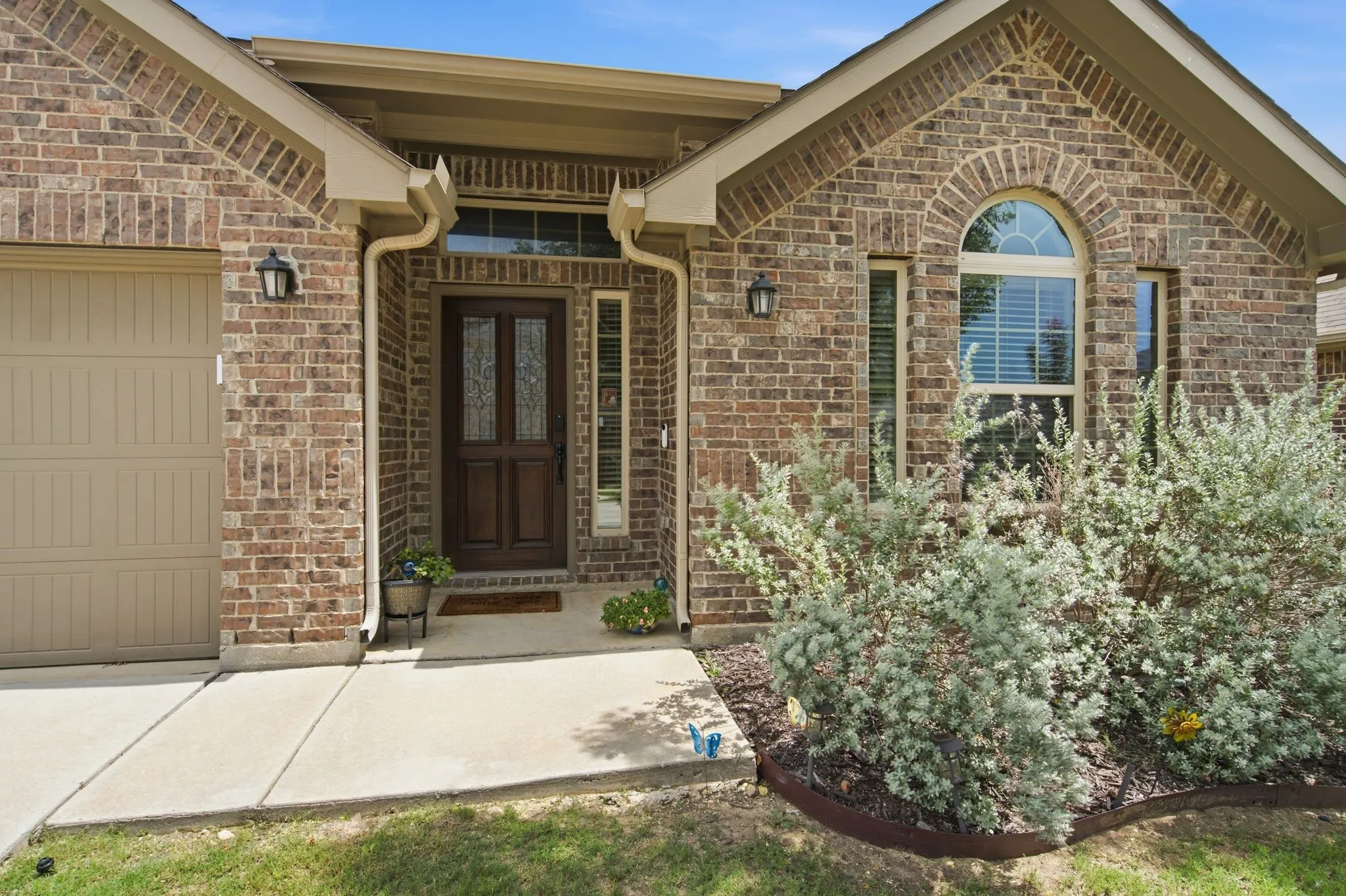 Single Family Residence For Sale in Tarrant County , 545 Salida Road, Fort Worth, Texas 76052, 3 Bedroom, 2 Bathroom, 2 Garage spaces, 1,874 Sqft, built in 2015, mls#21305054, Real Estate Agent in Fort Worth, Homes For Sale in Tarrant county, Homes For Sale in Fort Worth, Realtor in Fort Worth Texas, Real Estate Brokerage Independent Realty Texas, Luminita Cordes Realtor