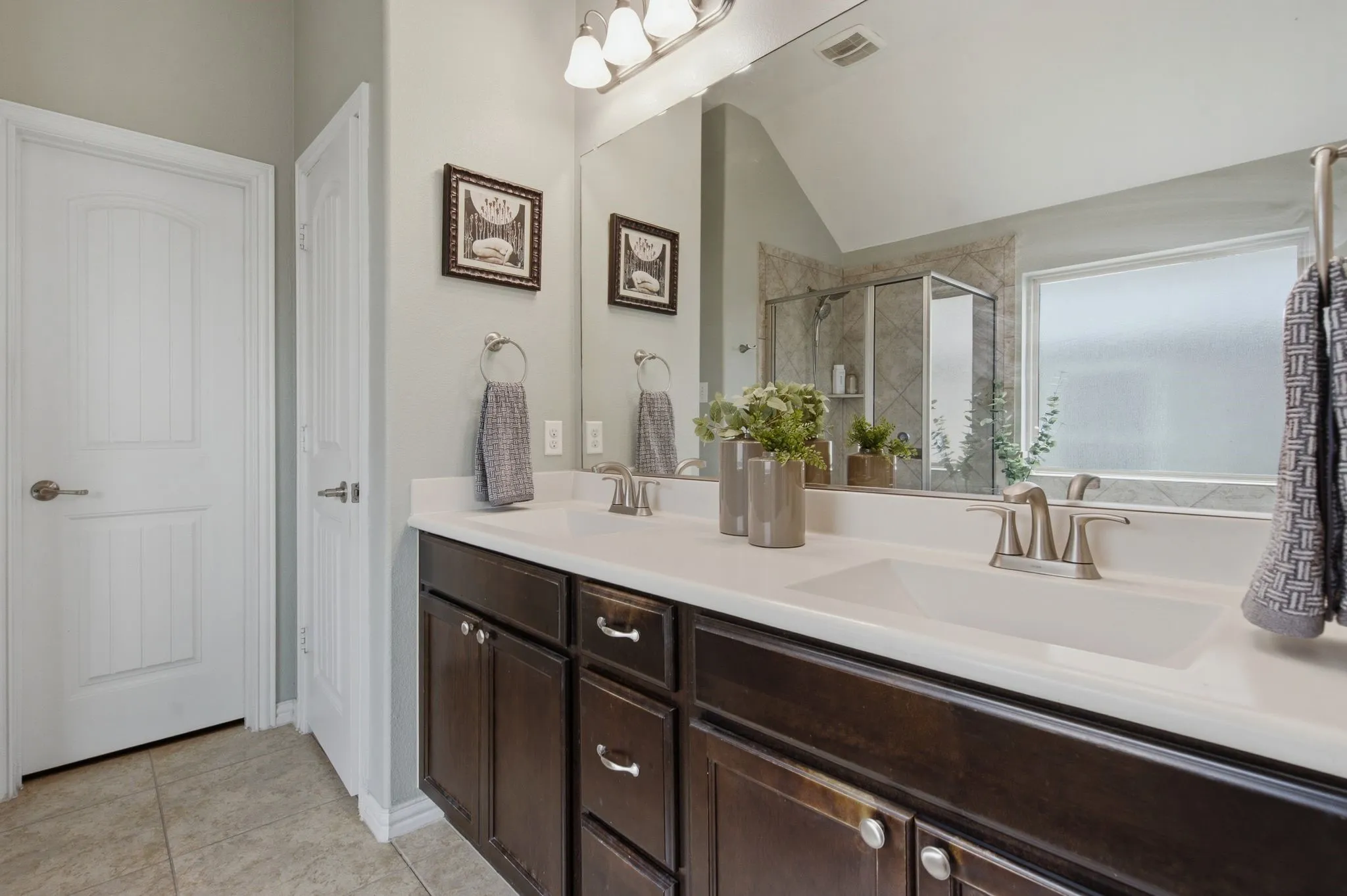 Single Family Residence For Sale in Tarrant County , 545 Salida Road, Fort Worth, Texas 76052, 3 Bedroom, 2 Bathroom, 2 Garage spaces, 1,874 Sqft, built in 2015, mls#21305054, Real Estate Agent in Fort Worth, Homes For Sale in Tarrant county, Homes For Sale in Fort Worth, Realtor in Fort Worth Texas, Real Estate Brokerage Independent Realty Texas, Luminita Cordes Realtor
