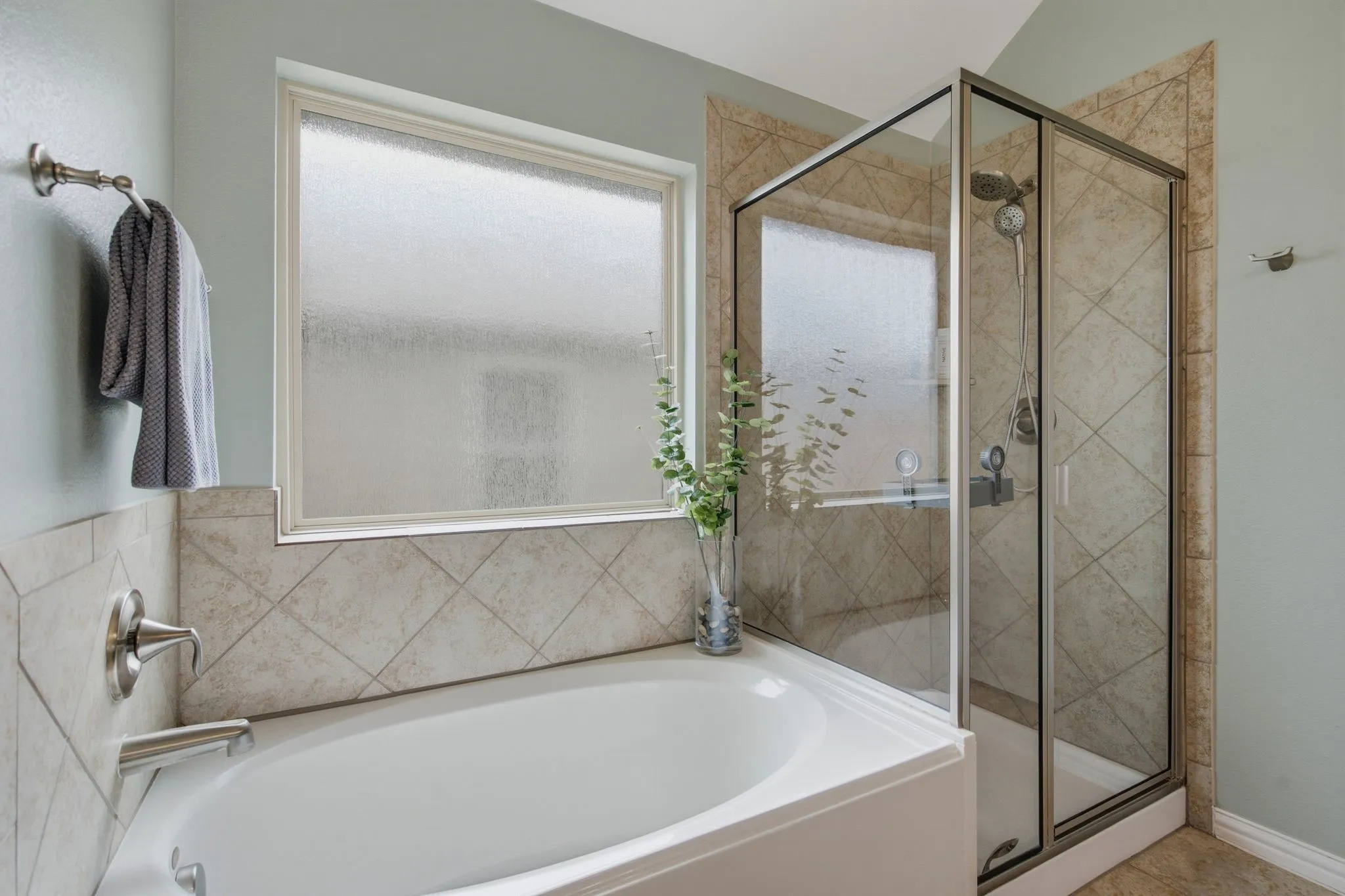 Single Family Residence For Sale in Tarrant County , 545 Salida Road, Fort Worth, Texas 76052, 3 Bedroom, 2 Bathroom, 2 Garage spaces, 1,874 Sqft, built in 2015, mls#21305054, Real Estate Agent in Fort Worth, Homes For Sale in Tarrant county, Homes For Sale in Fort Worth, Realtor in Fort Worth Texas, Real Estate Brokerage Independent Realty Texas, Luminita Cordes Realtor