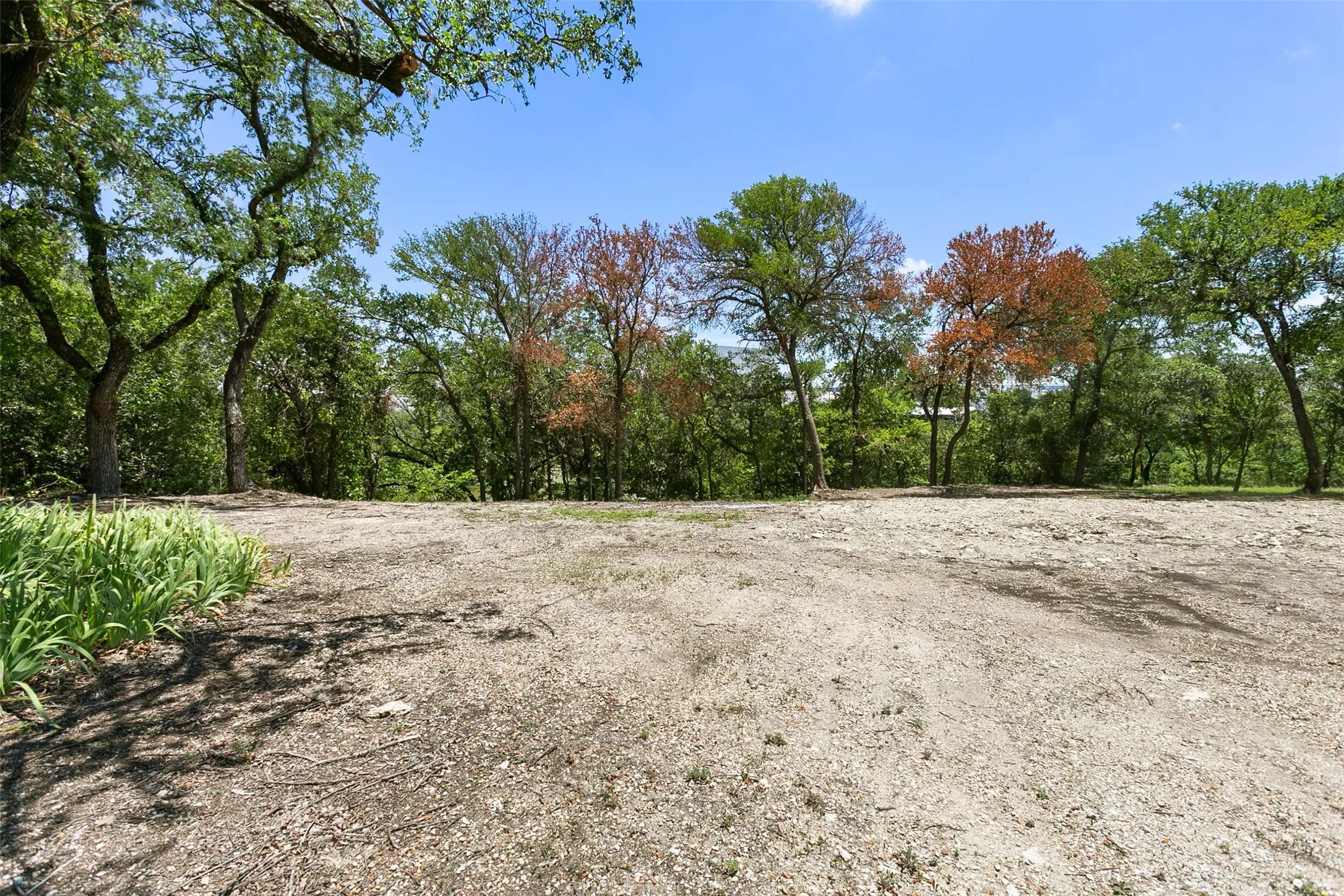 Approach and building pad