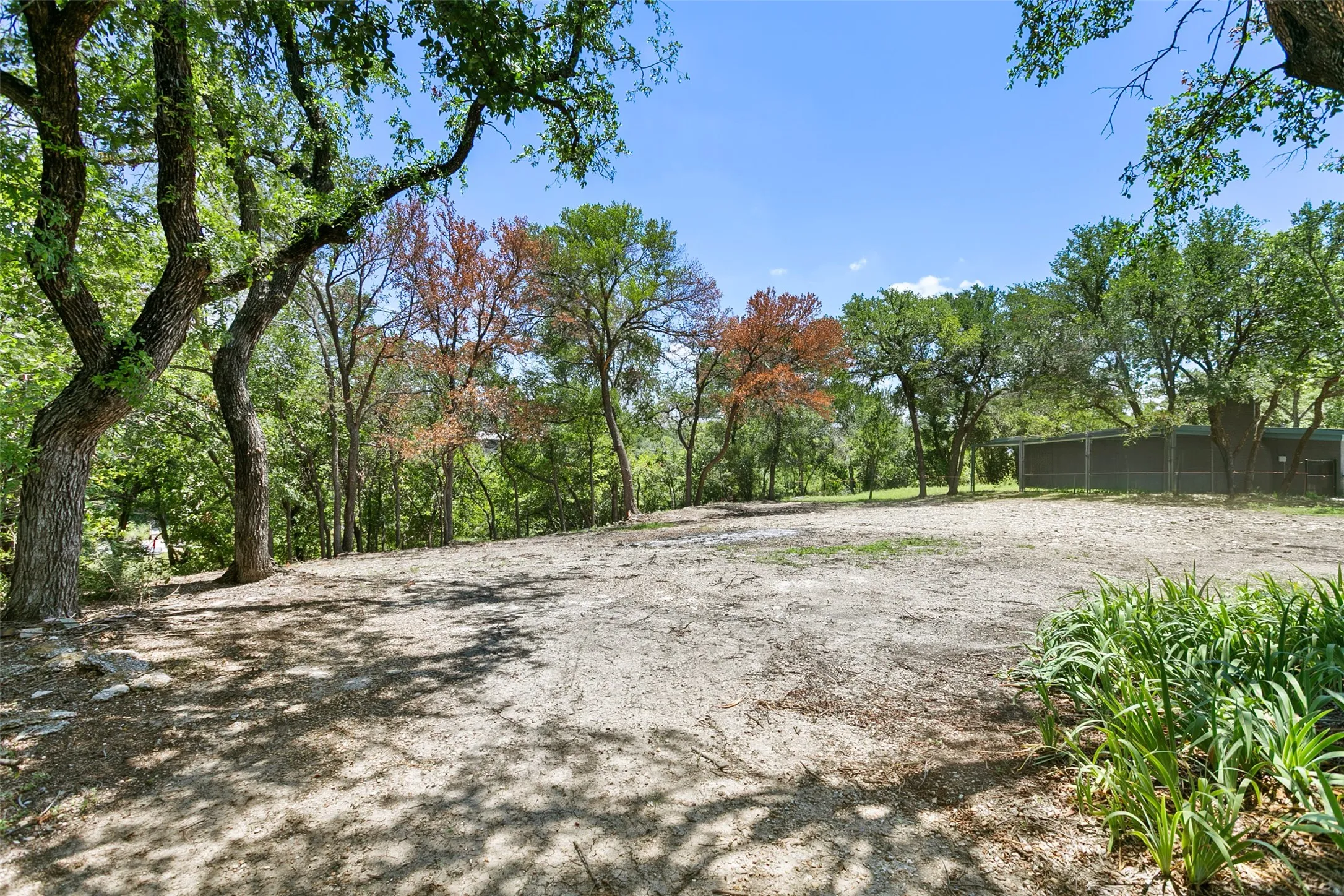 Approach and building pad