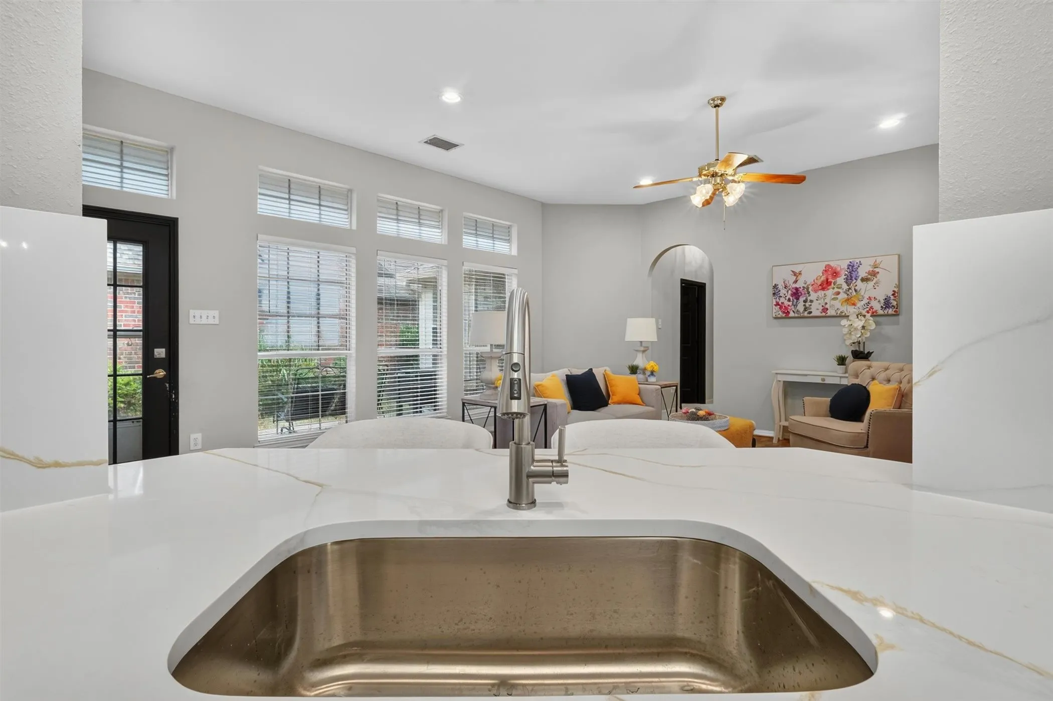 Single Family Residence For Sale in Tarrant County , 3208 Village Oak Drive, Arlington, Texas 76017, 3 Bedroom, 2 Bathroom, 2 Garage spaces, 2,118 Sqft, built in 1992, mls#21307306, Real Estate Agent in Arlington, Homes For Sale in Tarrant county, Homes For Sale in Arlington, Realtor in Arlington Texas, Real Estate Brokerage Independent Realty Texas, Luminita Cordes Realtor
