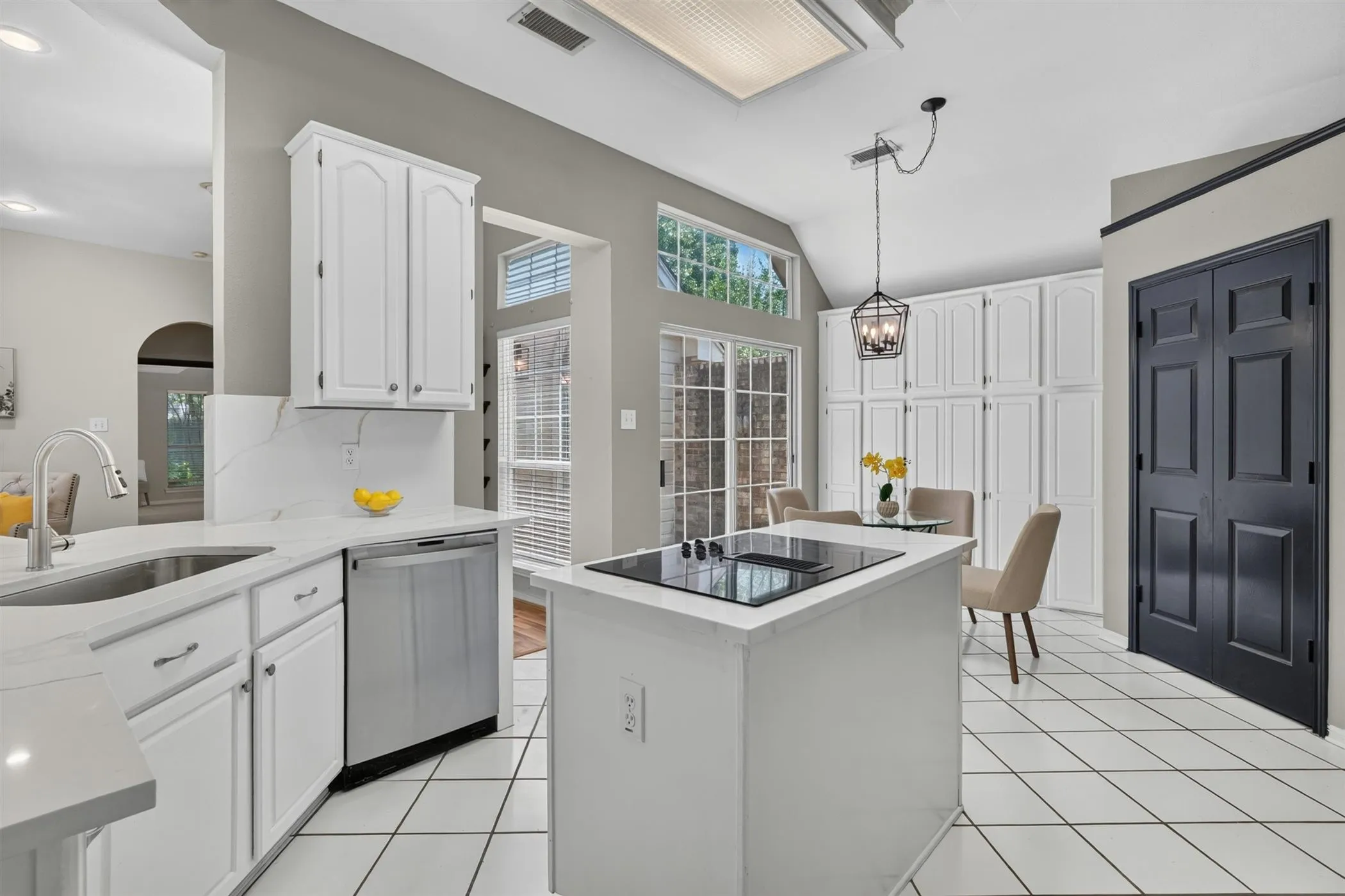 Single Family Residence For Sale in Tarrant County , 3208 Village Oak Drive, Arlington, Texas 76017, 3 Bedroom, 2 Bathroom, 2 Garage spaces, 2,118 Sqft, built in 1992, mls#21307306, Real Estate Agent in Arlington, Homes For Sale in Tarrant county, Homes For Sale in Arlington, Realtor in Arlington Texas, Real Estate Brokerage Independent Realty Texas, Luminita Cordes Realtor