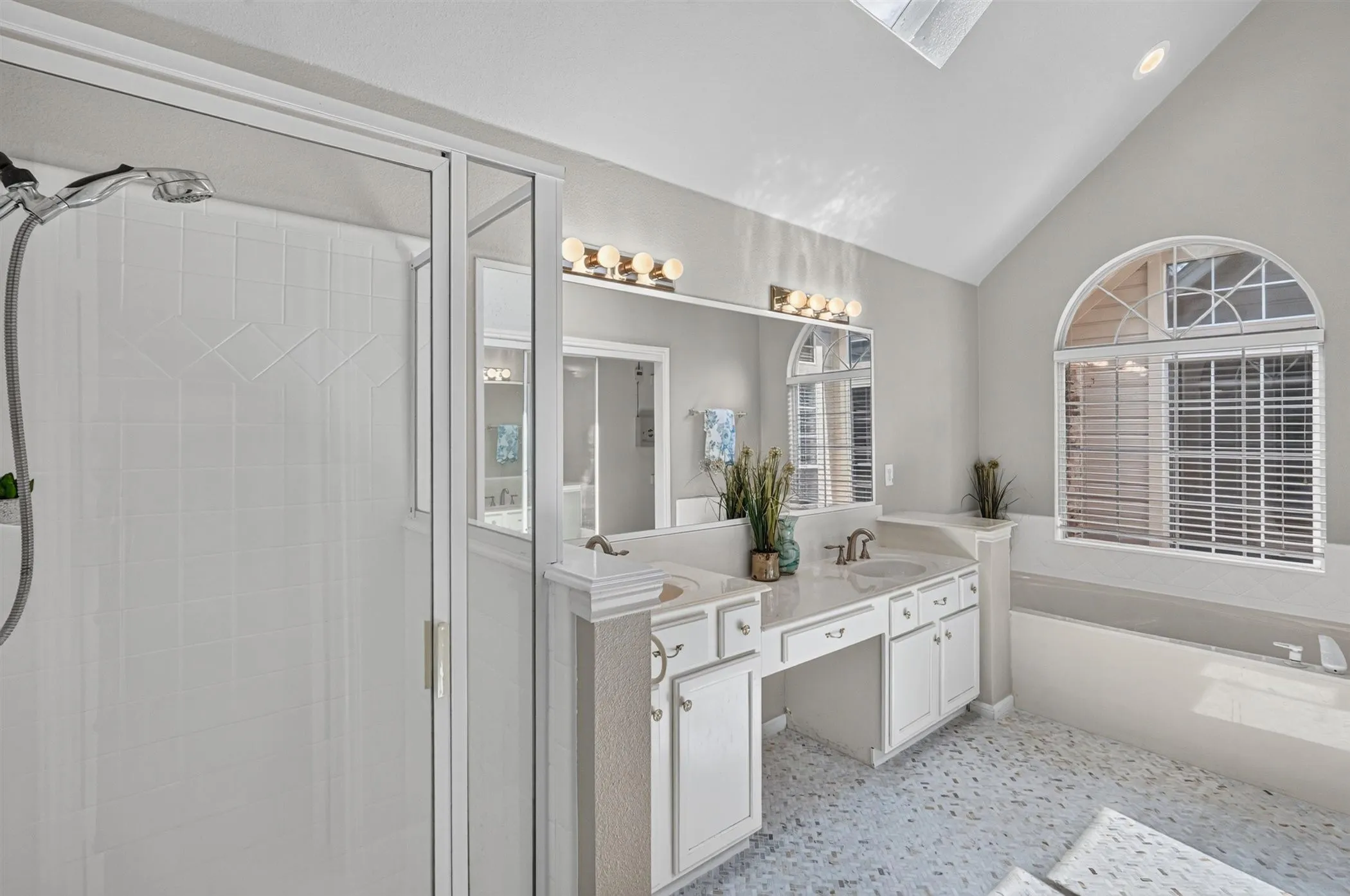 Single Family Residence For Sale in Tarrant County , 3208 Village Oak Drive, Arlington, Texas 76017, 3 Bedroom, 2 Bathroom, 2 Garage spaces, 2,118 Sqft, built in 1992, mls#21307306, Real Estate Agent in Arlington, Homes For Sale in Tarrant county, Homes For Sale in Arlington, Realtor in Arlington Texas, Real Estate Brokerage Independent Realty Texas, Luminita Cordes Realtor