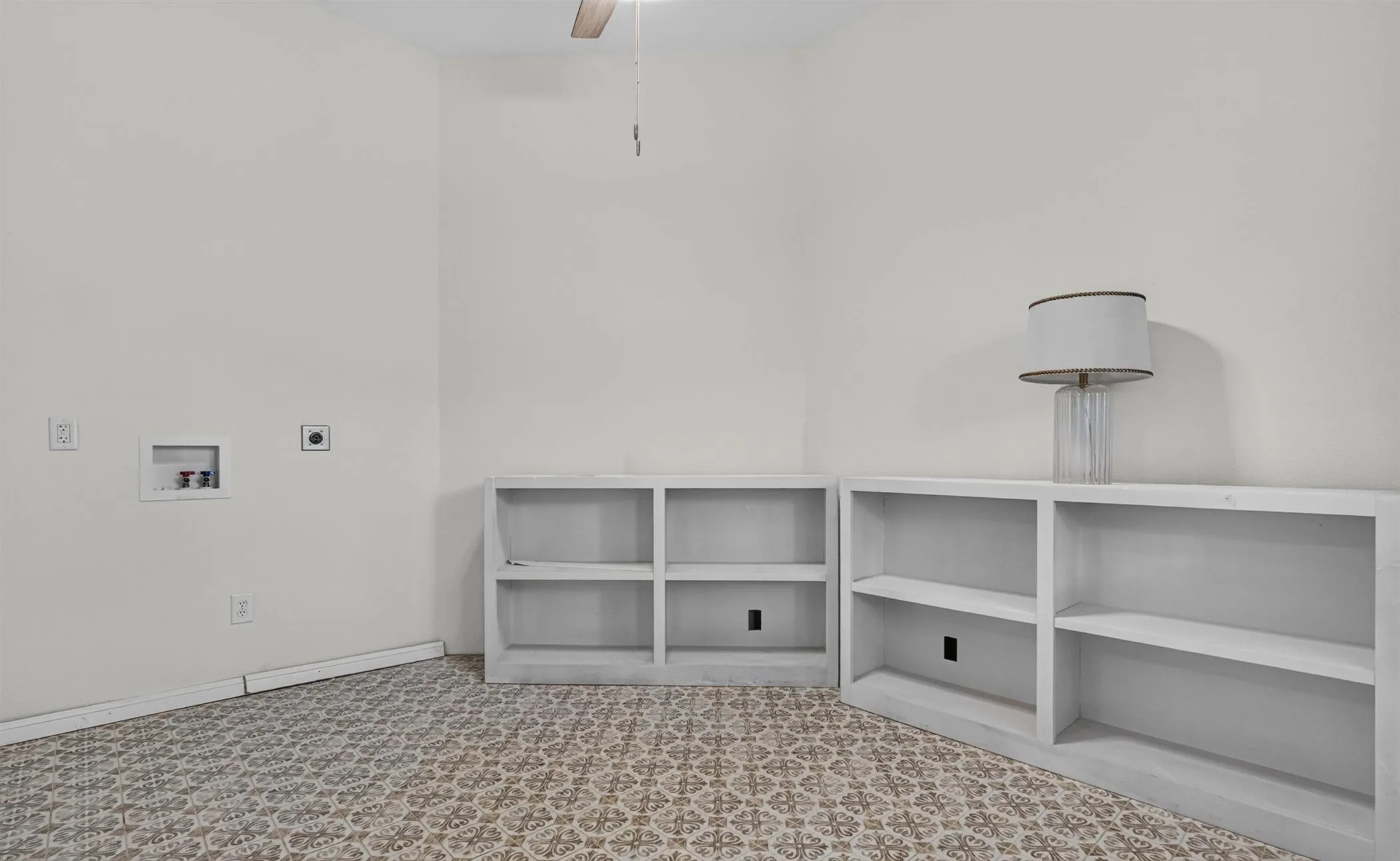 Single Family Residence For Sale in Tarrant County , 3208 Village Oak Drive, Arlington, Texas 76017, 3 Bedroom, 2 Bathroom, 2 Garage spaces, 2,118 Sqft, built in 1992, mls#21307306, Real Estate Agent in Arlington, Homes For Sale in Tarrant county, Homes For Sale in Arlington, Realtor in Arlington Texas, Real Estate Brokerage Independent Realty Texas, Luminita Cordes Realtor