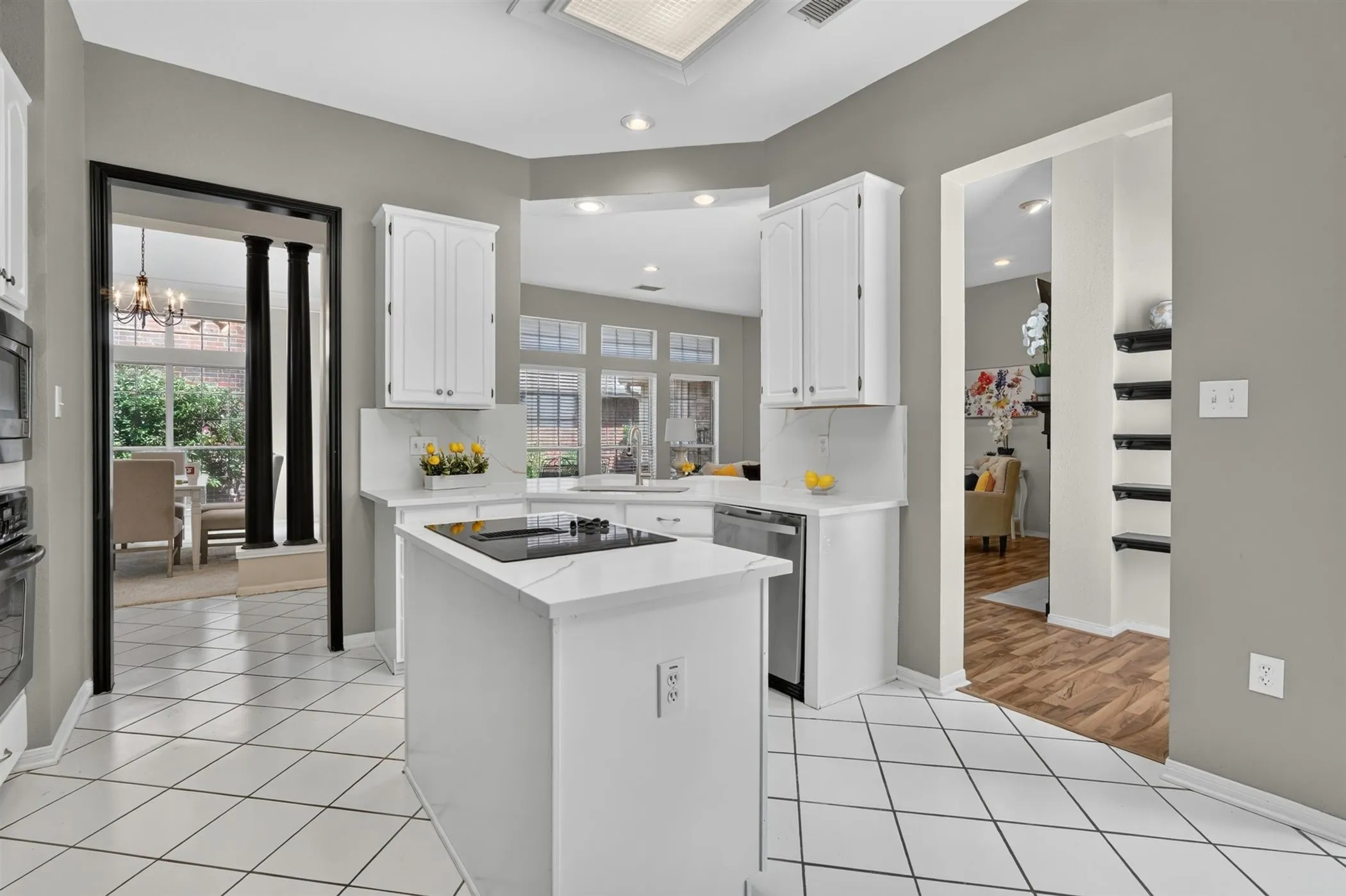 Single Family Residence For Sale in Tarrant County , 3208 Village Oak Drive, Arlington, Texas 76017, 3 Bedroom, 2 Bathroom, 2 Garage spaces, 2,118 Sqft, built in 1992, mls#21307306, Real Estate Agent in Arlington, Homes For Sale in Tarrant county, Homes For Sale in Arlington, Realtor in Arlington Texas, Real Estate Brokerage Independent Realty Texas, Luminita Cordes Realtor