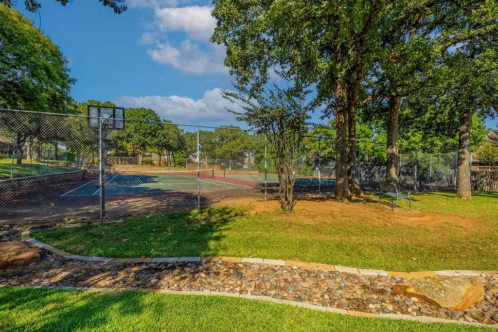 Single Family Residence For Sale in Tarrant County , 3208 Village Oak Drive, Arlington, Texas 76017, 3 Bedroom, 2 Bathroom, 2 Garage spaces, 2,118 Sqft, built in 1992, mls#21307306, Real Estate Agent in Arlington, Homes For Sale in Tarrant county, Homes For Sale in Arlington, Realtor in Arlington Texas, Real Estate Brokerage Independent Realty Texas, Luminita Cordes Realtor