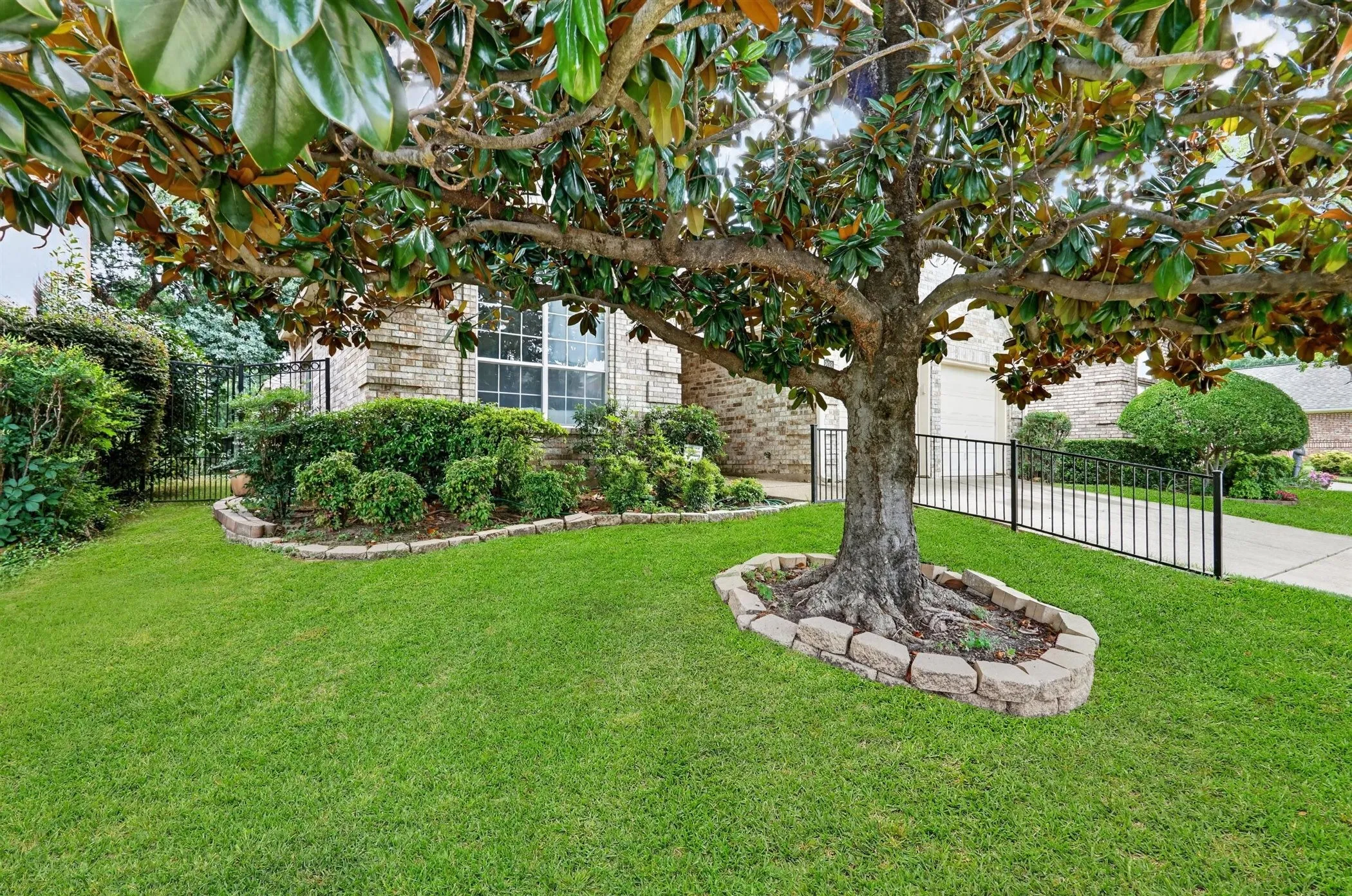 Single Family Residence For Sale in Tarrant County , 3208 Village Oak Drive, Arlington, Texas 76017, 3 Bedroom, 2 Bathroom, 2 Garage spaces, 2,118 Sqft, built in 1992, mls#21307306, Real Estate Agent in Arlington, Homes For Sale in Tarrant county, Homes For Sale in Arlington, Realtor in Arlington Texas, Real Estate Brokerage Independent Realty Texas, Luminita Cordes Realtor