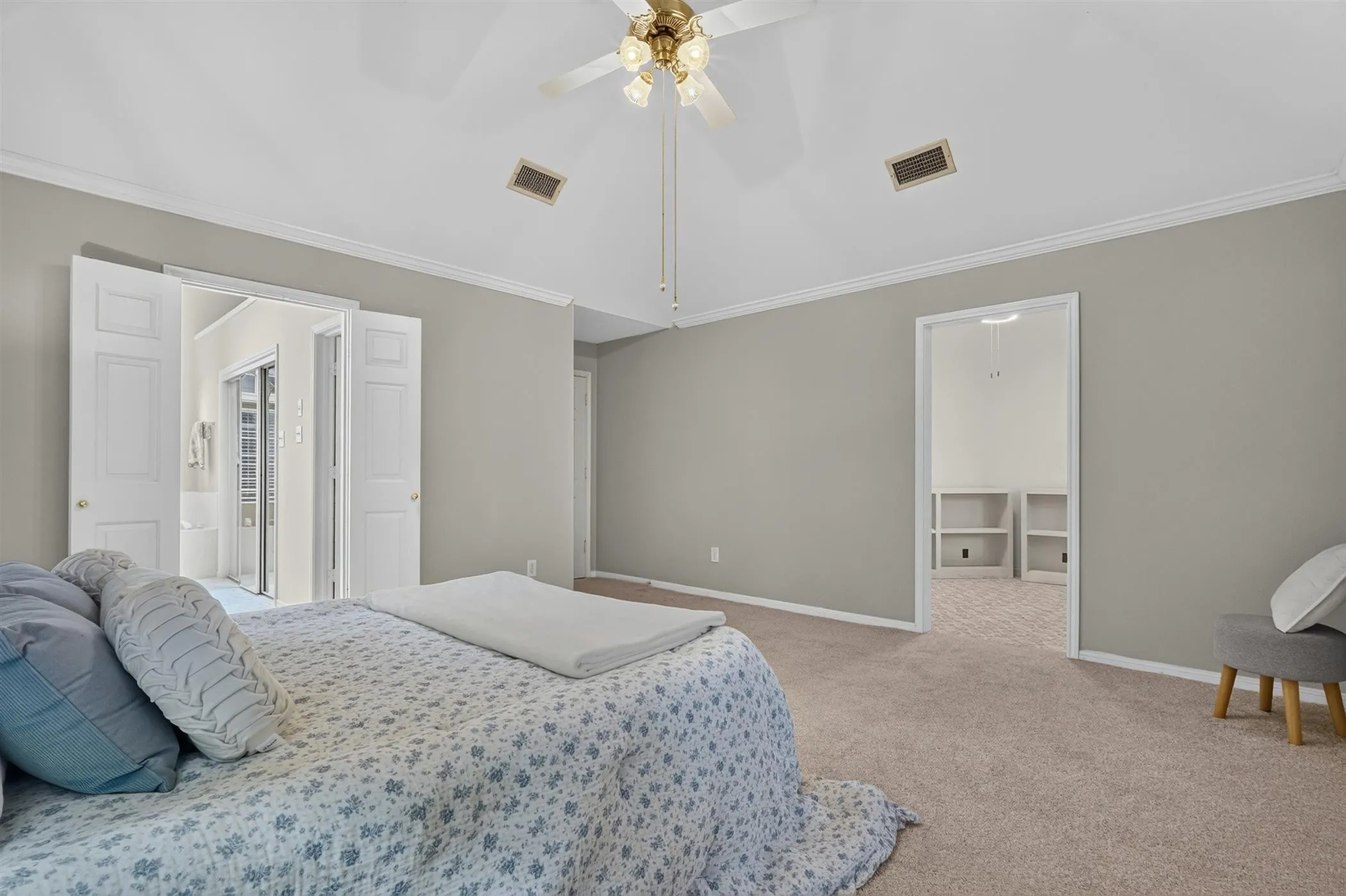 Single Family Residence For Sale in Tarrant County , 3208 Village Oak Drive, Arlington, Texas 76017, 3 Bedroom, 2 Bathroom, 2 Garage spaces, 2,118 Sqft, built in 1992, mls#21307306, Real Estate Agent in Arlington, Homes For Sale in Tarrant county, Homes For Sale in Arlington, Realtor in Arlington Texas, Real Estate Brokerage Independent Realty Texas, Luminita Cordes Realtor
