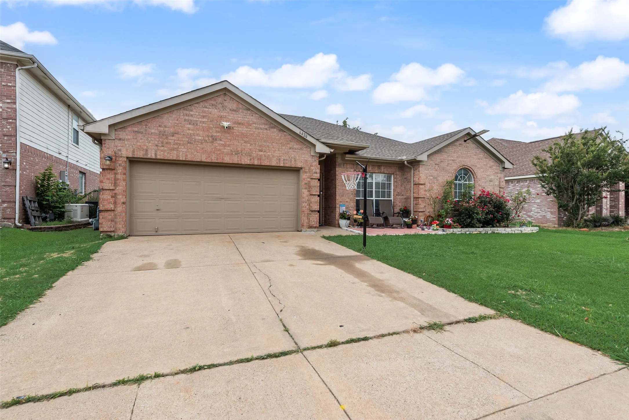 Single Family Residence For Sale in Tarrant County , 6420 St Alban Court, Arlington, Texas 76001, 4 Bedroom, 2 Bathroom, 2 Garage spaces, 1,772 Sqft, built in 1997, mls#21307144, Real Estate Agent in Arlington, Homes For Sale in Tarrant county, Homes For Sale in Arlington, Realtor in Arlington Texas, Real Estate Brokerage Independent Realty Texas, Luminita Cordes Realtor