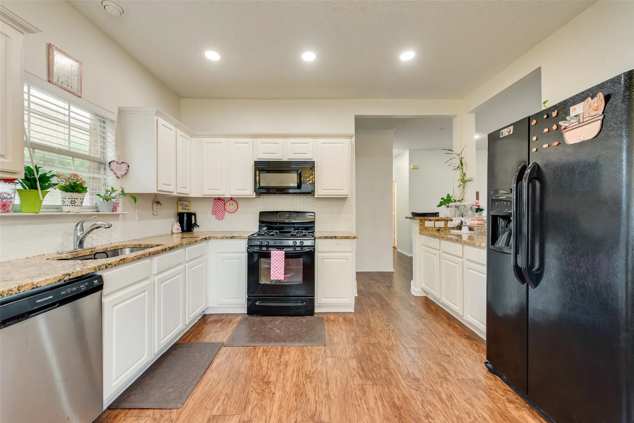 Single Family Residence For Sale in Tarrant County , 6420 St Alban Court, Arlington, Texas 76001, 4 Bedroom, 2 Bathroom, 2 Garage spaces, 1,772 Sqft, built in 1997, mls#21307144, Real Estate Agent in Arlington, Homes For Sale in Tarrant county, Homes For Sale in Arlington, Realtor in Arlington Texas, Real Estate Brokerage Independent Realty Texas, Luminita Cordes Realtor