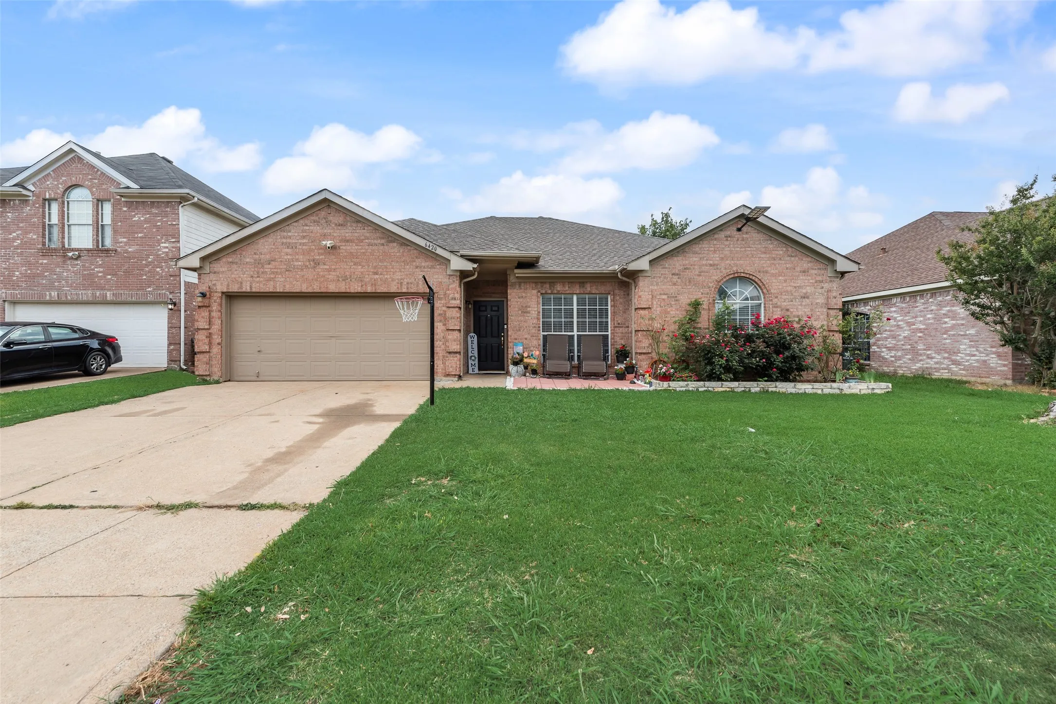 Single Family Residence For Sale in Tarrant County , 6420 St Alban Court, Arlington, Texas 76001, 4 Bedroom, 2 Bathroom, 2 Garage spaces, 1,772 Sqft, built in 1997, mls#21307144, Real Estate Agent in Arlington, Homes For Sale in Tarrant county, Homes For Sale in Arlington, Realtor in Arlington Texas, Real Estate Brokerage Independent Realty Texas, Luminita Cordes Realtor