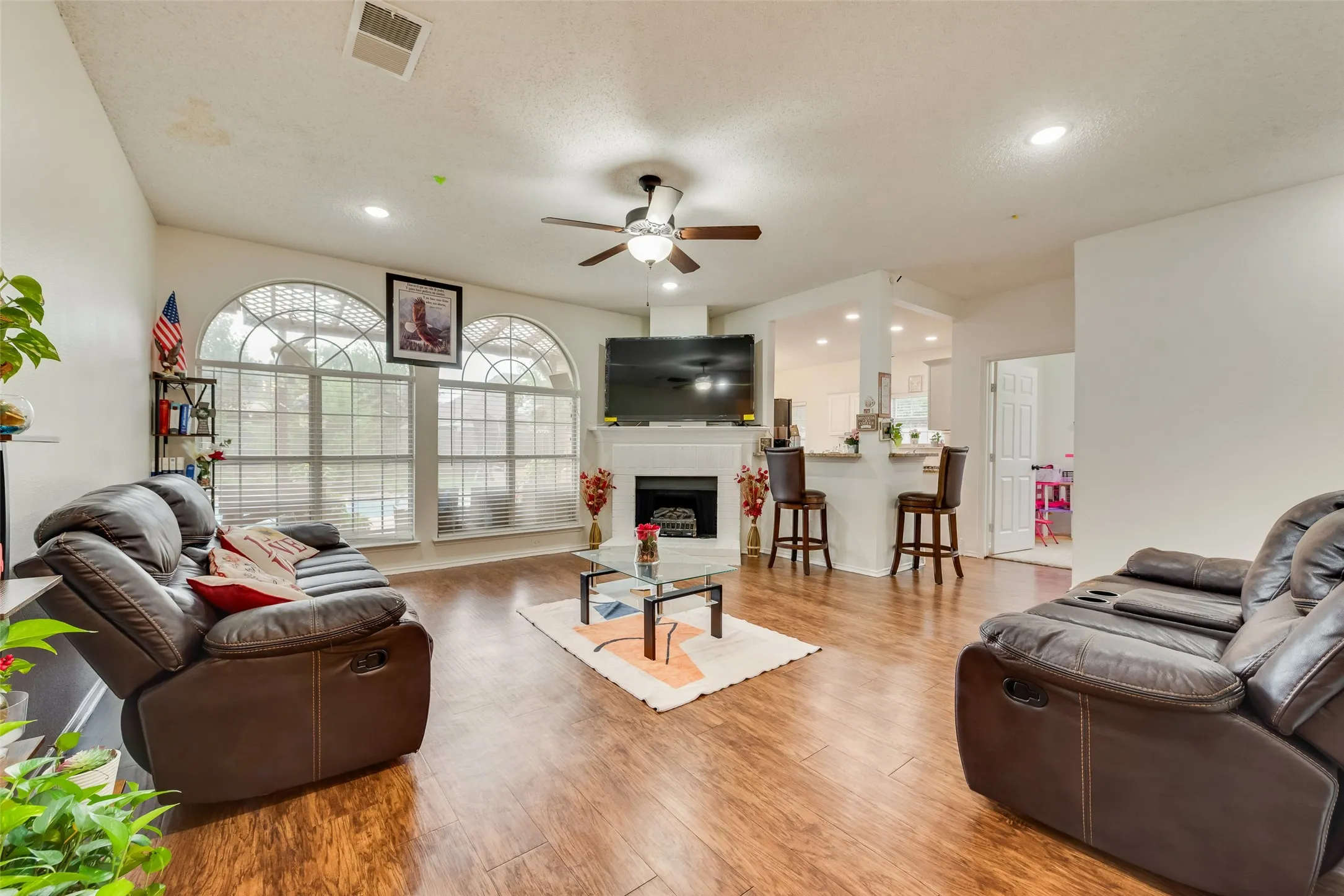 Single Family Residence For Sale in Tarrant County , 6420 St Alban Court, Arlington, Texas 76001, 4 Bedroom, 2 Bathroom, 2 Garage spaces, 1,772 Sqft, built in 1997, mls#21307144, Real Estate Agent in Arlington, Homes For Sale in Tarrant county, Homes For Sale in Arlington, Realtor in Arlington Texas, Real Estate Brokerage Independent Realty Texas, Luminita Cordes Realtor