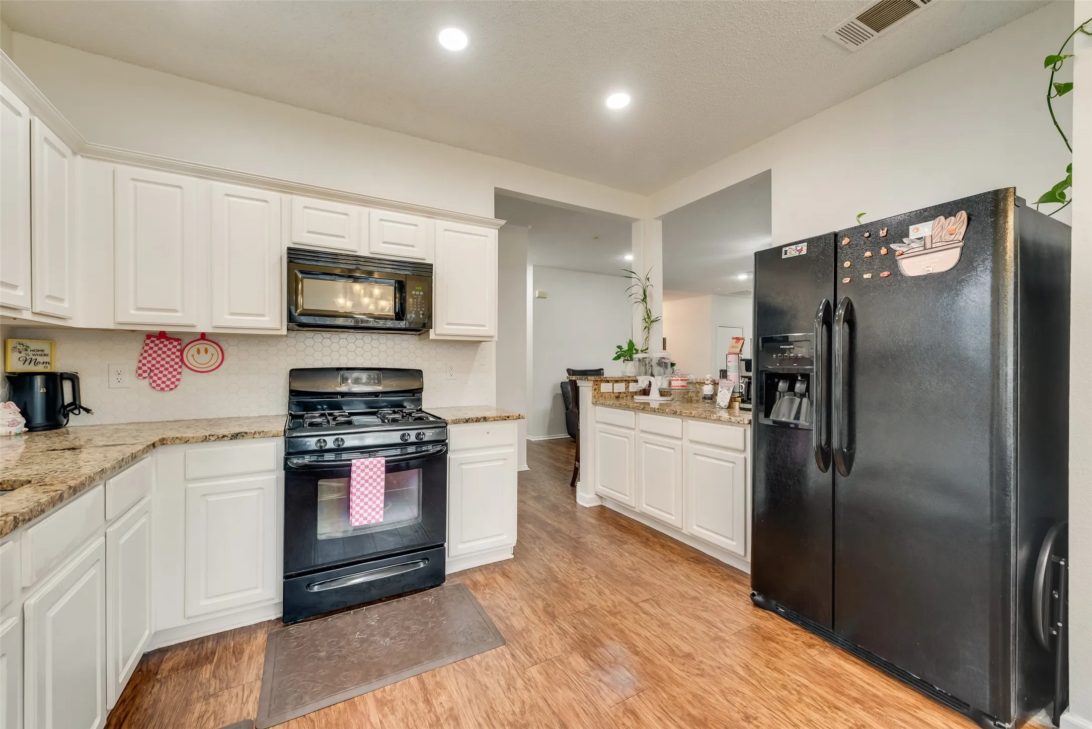 Single Family Residence For Sale in Tarrant County , 6420 St Alban Court, Arlington, Texas 76001, 4 Bedroom, 2 Bathroom, 2 Garage spaces, 1,772 Sqft, built in 1997, mls#21307144, Real Estate Agent in Arlington, Homes For Sale in Tarrant county, Homes For Sale in Arlington, Realtor in Arlington Texas, Real Estate Brokerage Independent Realty Texas, Luminita Cordes Realtor