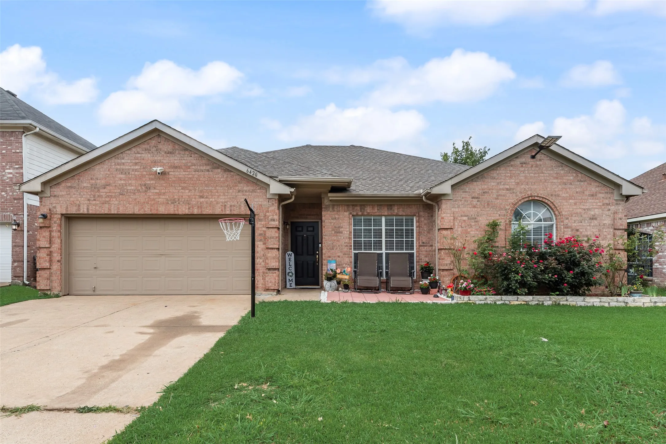 Single Family Residence For Sale in Tarrant County , 6420 St Alban Court, Arlington, Texas 76001, 4 Bedroom, 2 Bathroom, 2 Garage spaces, 1,772 Sqft, built in 1997, mls#21307144, Real Estate Agent in Arlington, Homes For Sale in Tarrant county, Homes For Sale in Arlington, Realtor in Arlington Texas, Real Estate Brokerage Independent Realty Texas, Luminita Cordes Realtor