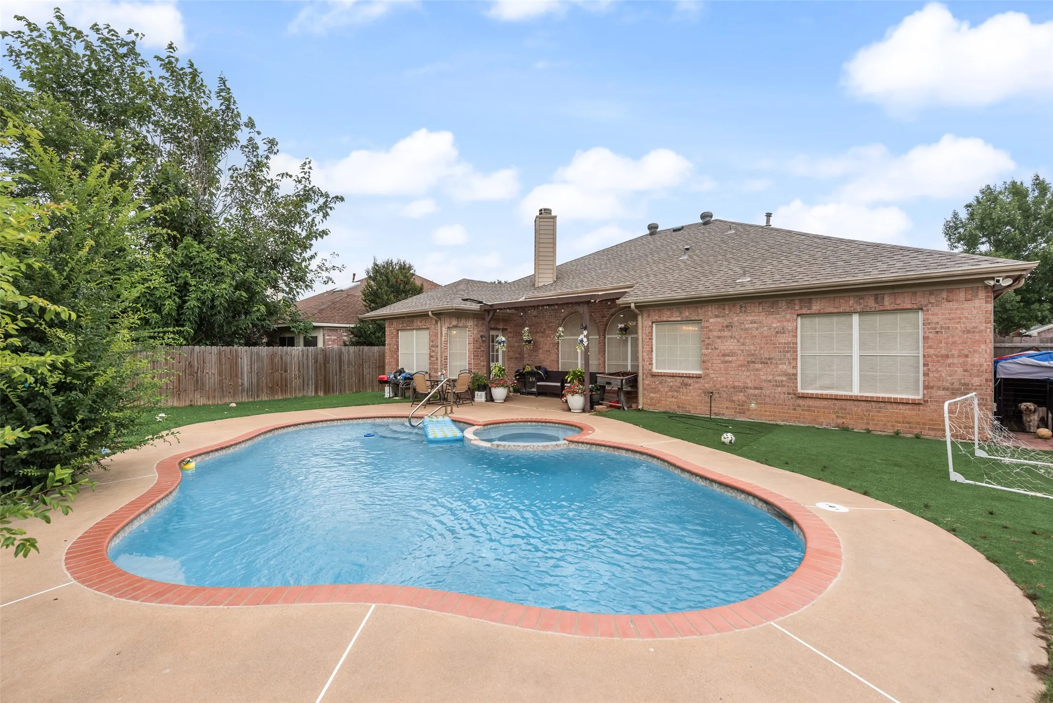 Single Family Residence For Sale in Tarrant County , 6420 St Alban Court, Arlington, Texas 76001, 4 Bedroom, 2 Bathroom, 2 Garage spaces, 1,772 Sqft, built in 1997, mls#21307144, Real Estate Agent in Arlington, Homes For Sale in Tarrant county, Homes For Sale in Arlington, Realtor in Arlington Texas, Real Estate Brokerage Independent Realty Texas, Luminita Cordes Realtor